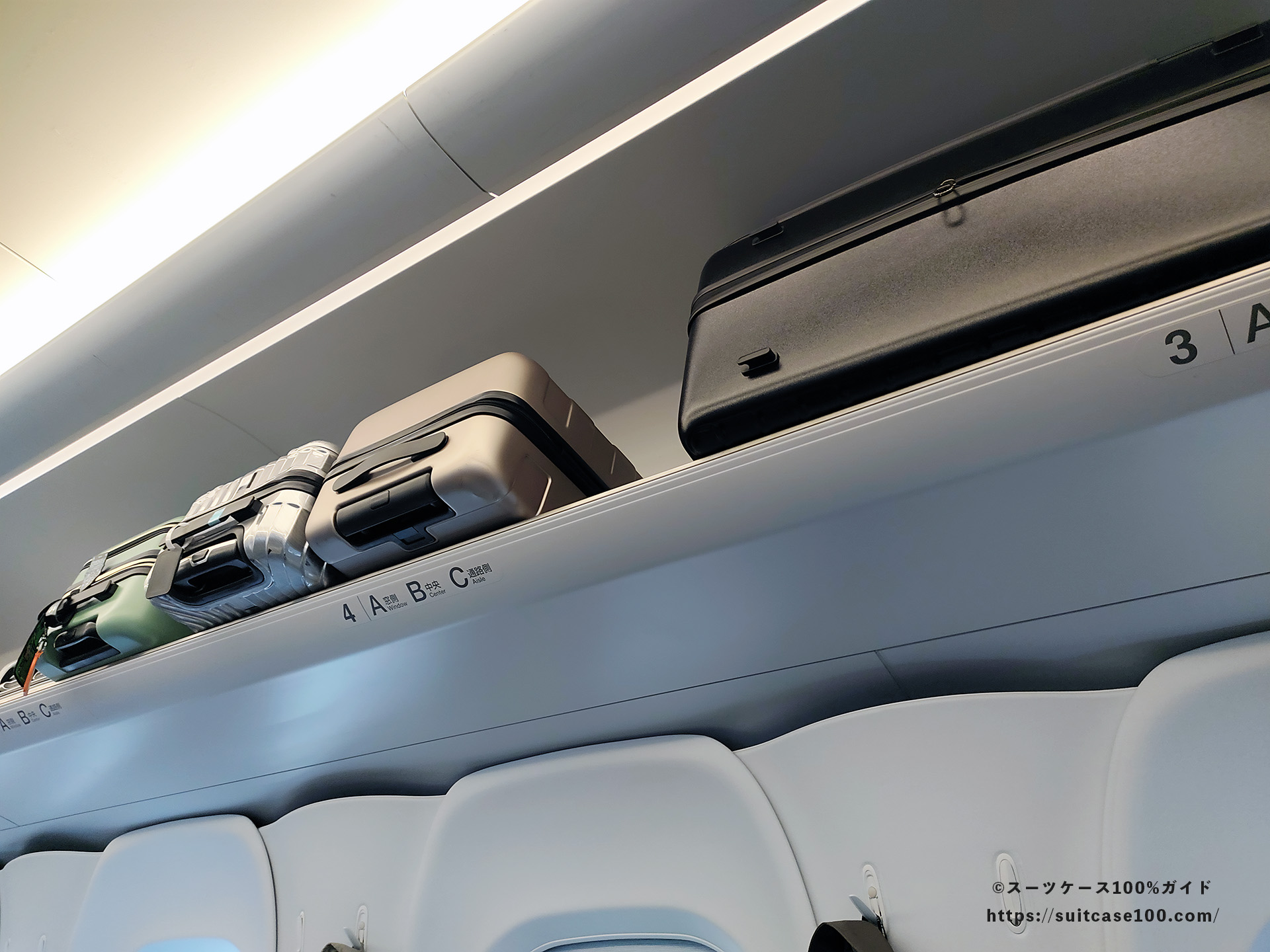 スカイナビゲーター SK-0889-70 レビュー 新幹線 のぞみN700Sの荷物棚に置いている図