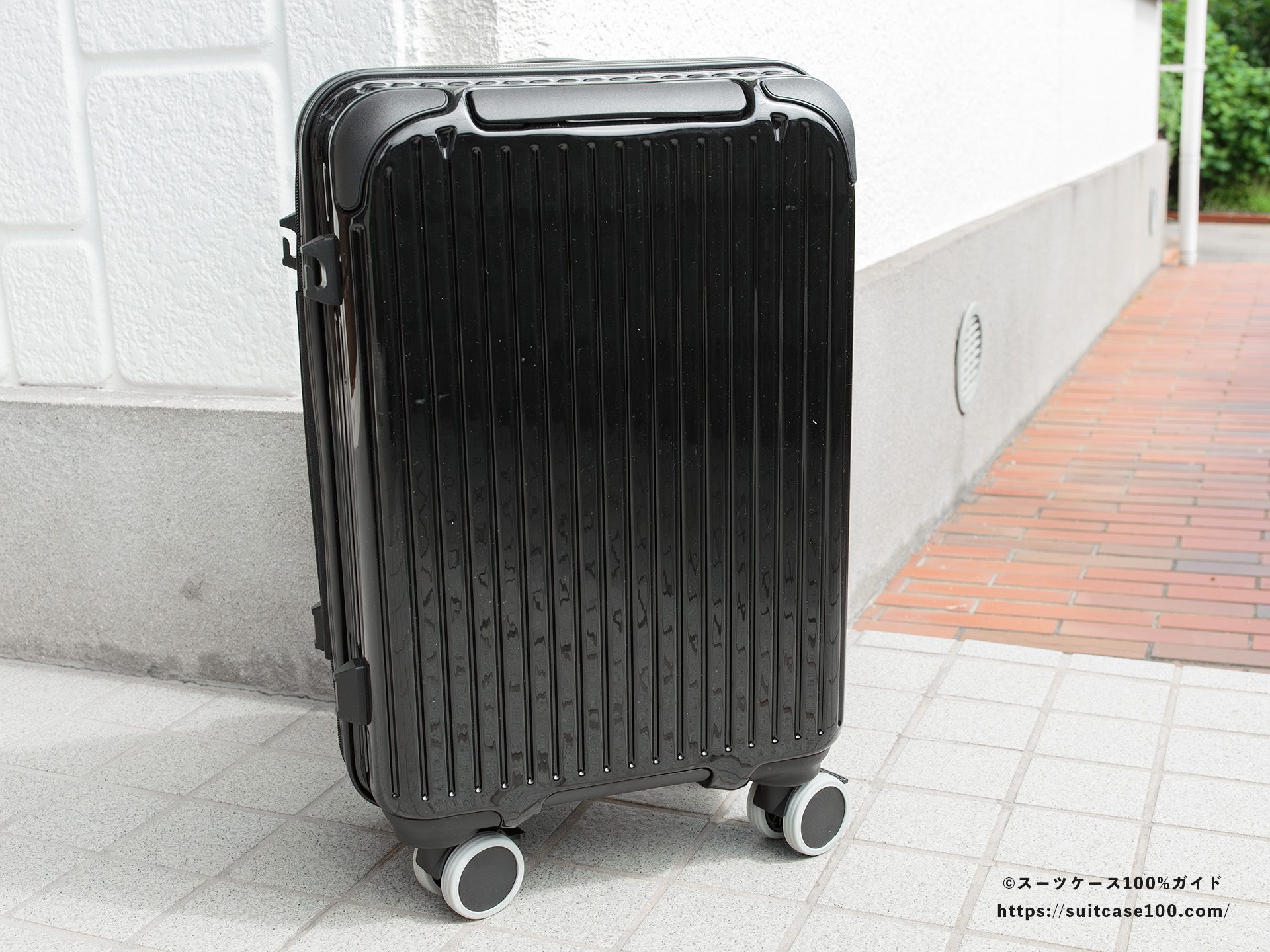 ダイソー シリコーンキャスターカバー 外観レビュー スーツケースの外観全体