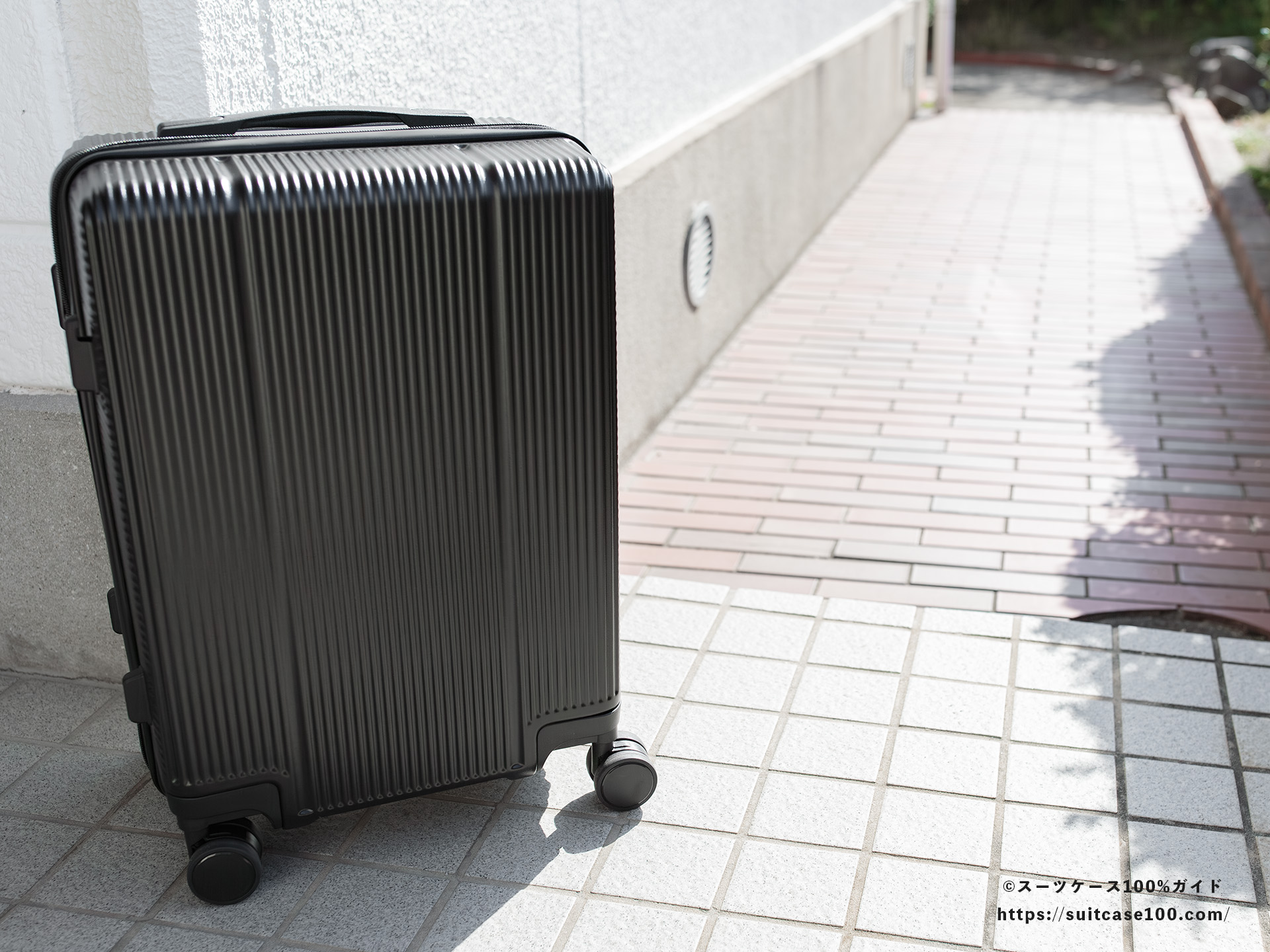 3COINS(スリーコインズ) 機内持ち込みサイズスーツケース 外観