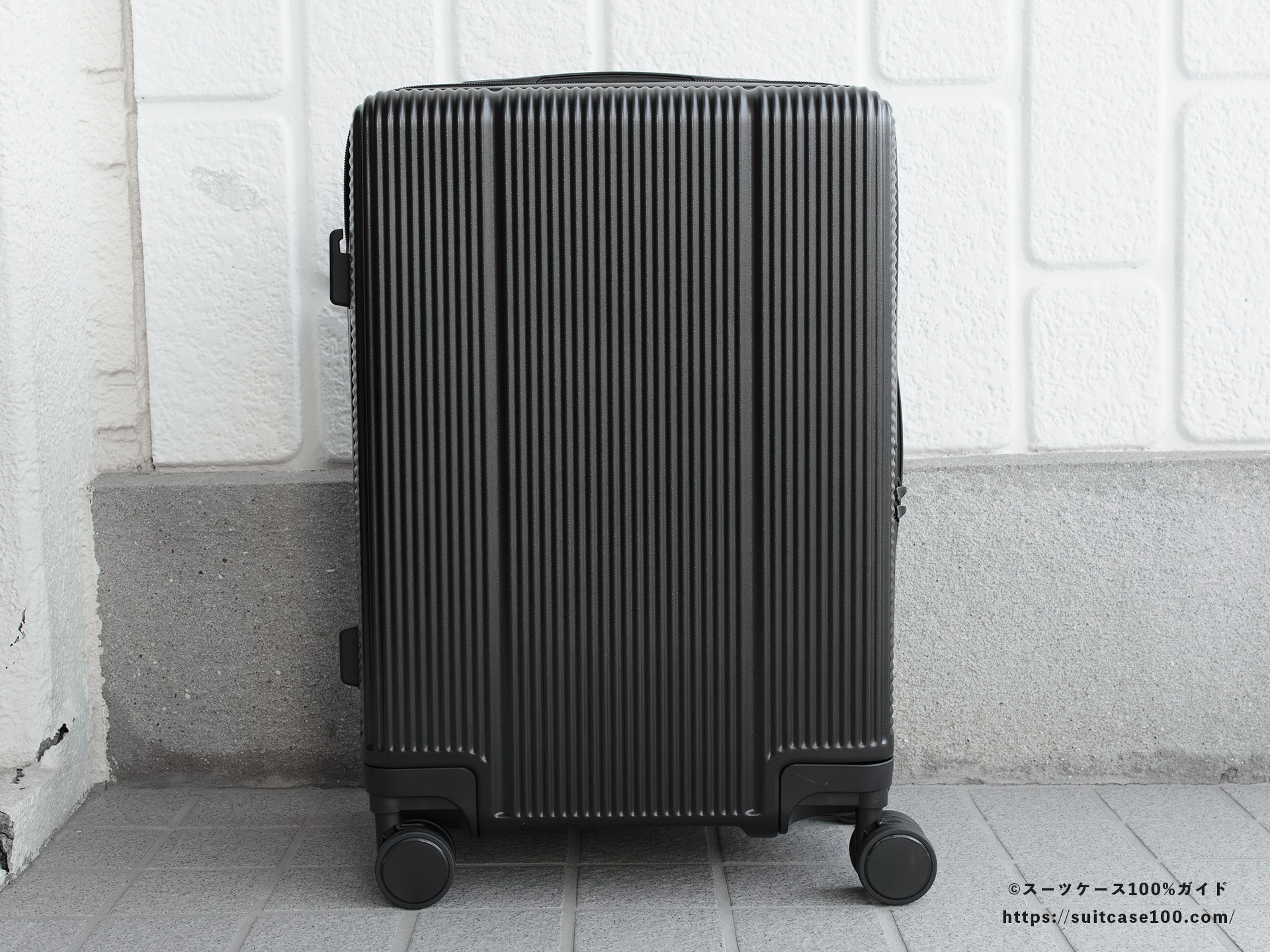 3COINS(スリーコインズ) 機内持ち込みサイズスーツケース 外観レビュー 正面