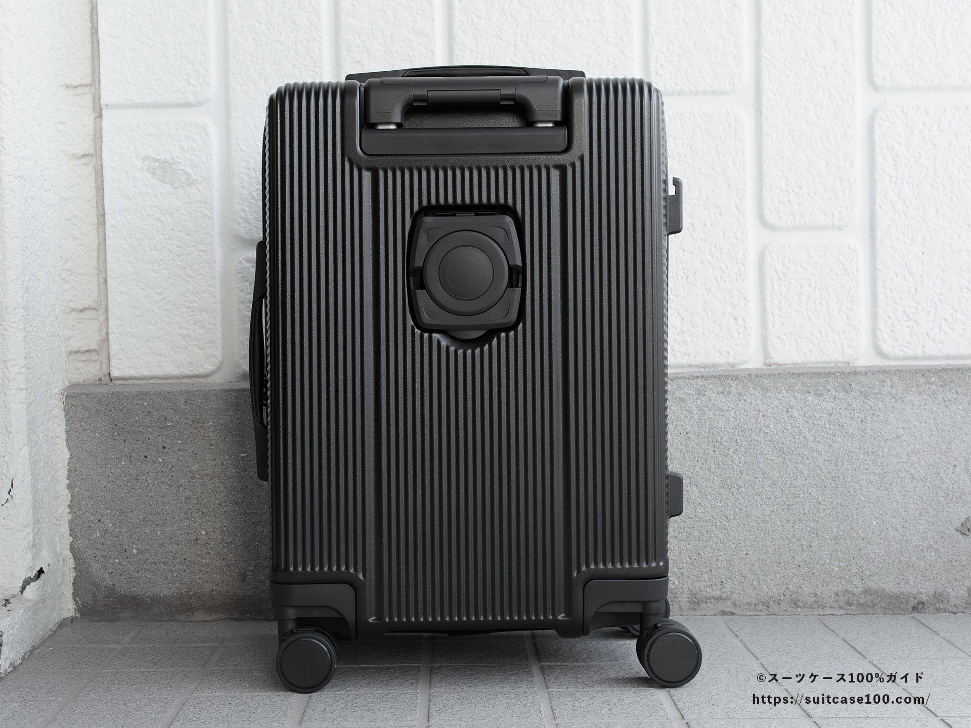3COINS(スリーコインズ) 機内持ち込みサイズスーツケース 外観レビュー 背面