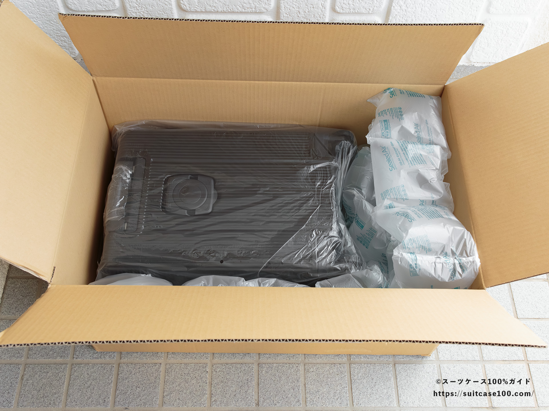 3COINS(スリーコインズ) 機内持ち込みサイズスーツケース 包装レビュー 梱包状態