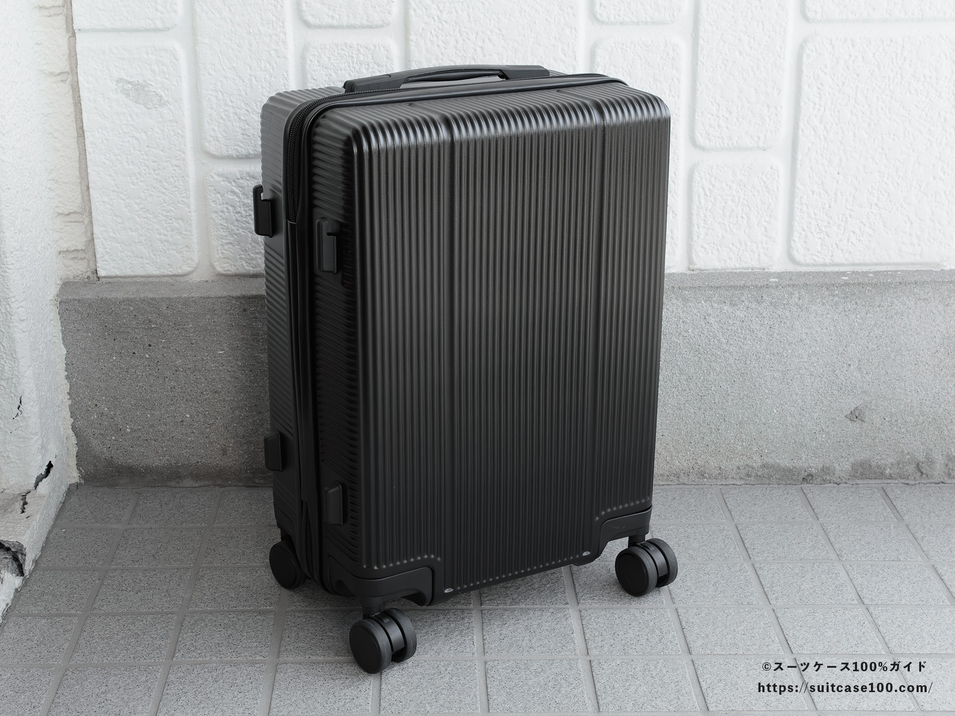 3COINS(スリーコインズ) 機内持ち込みサイズスーツケース 外観レビュー 全体図