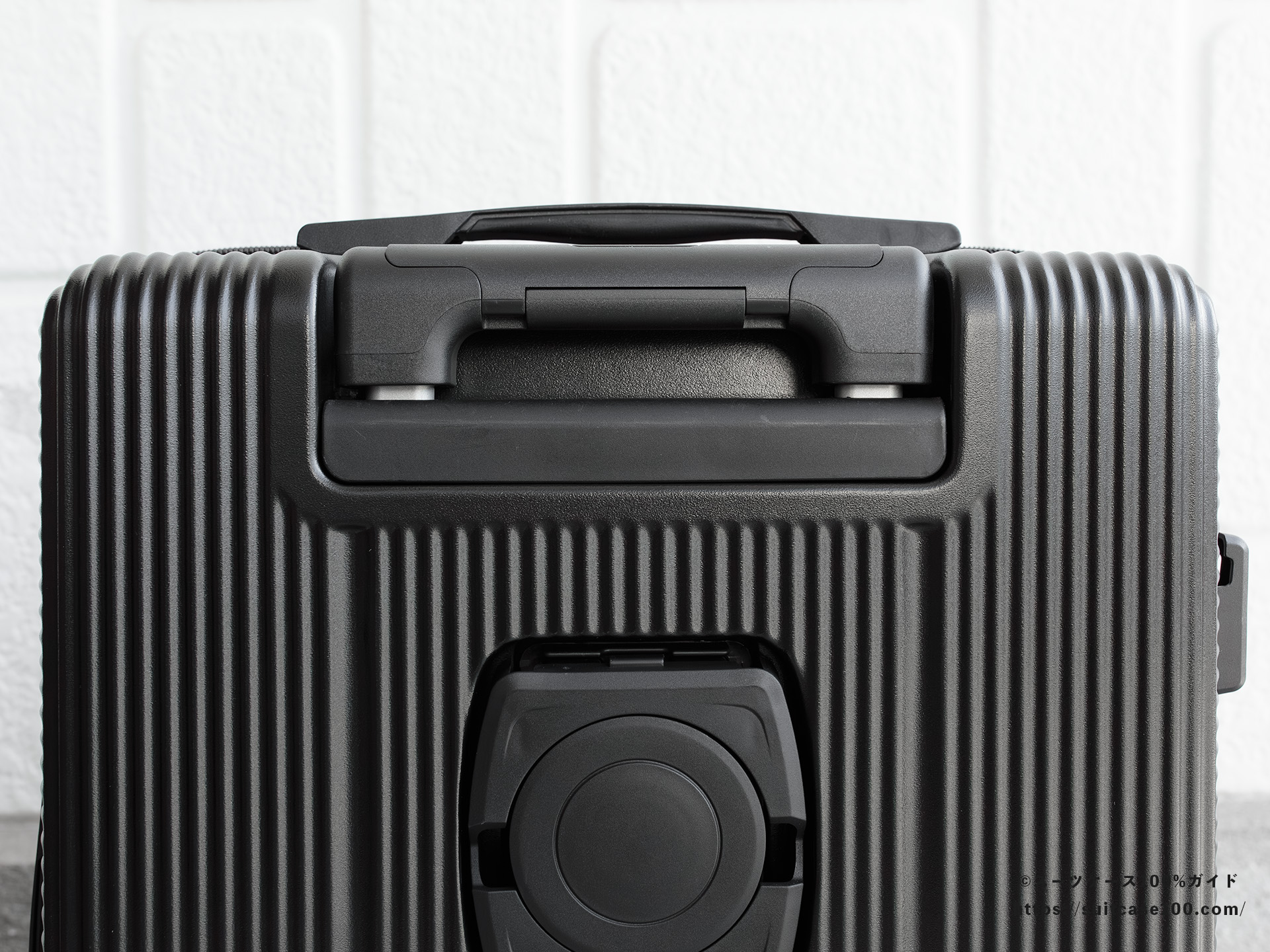 3COINS(スリーコインズ) 機内持ち込みサイズスーツケース キャリーハンドルレビュー 収納状態拡大