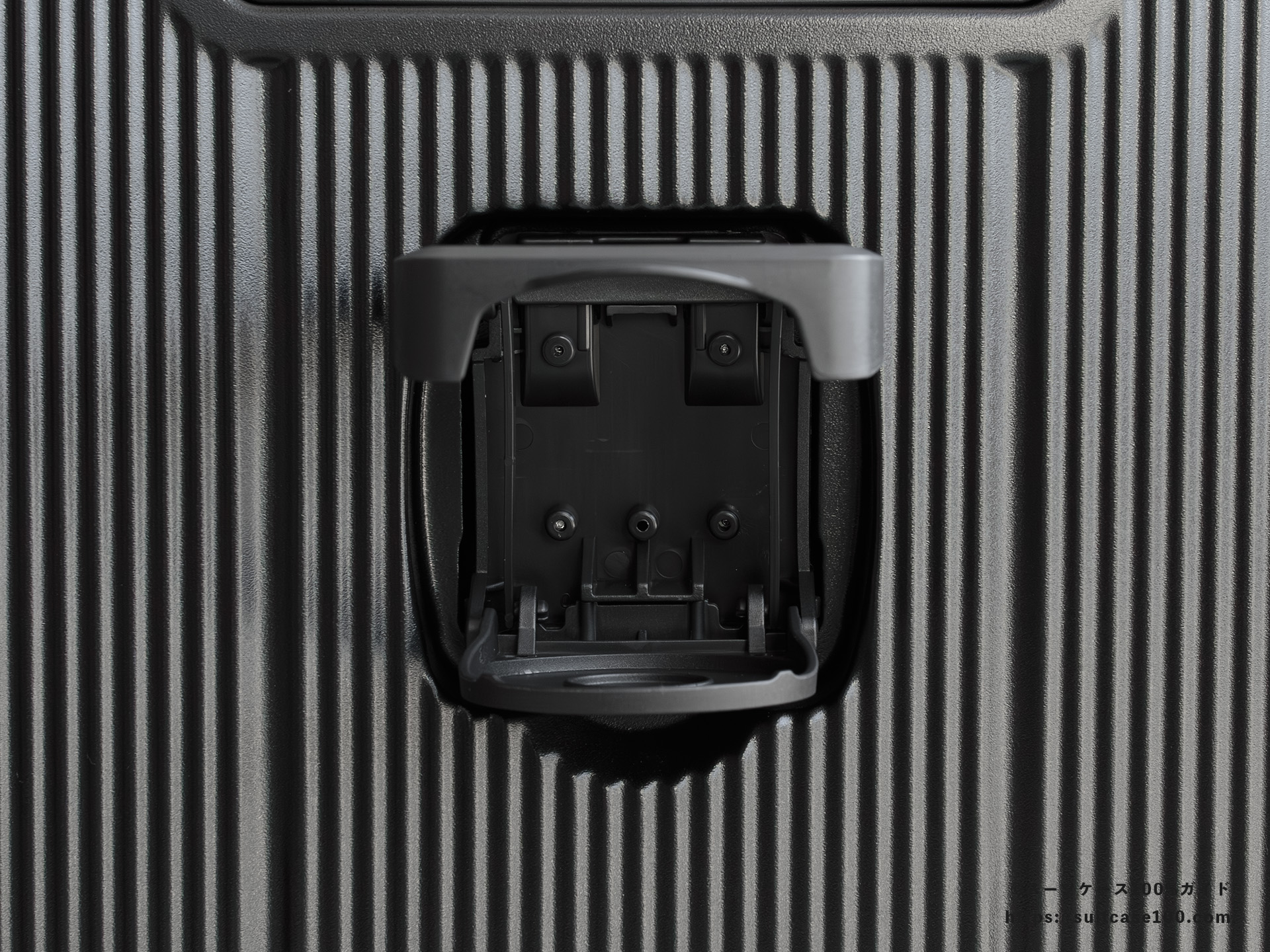 3COINS(スリーコインズ) 機内持ち込みサイズスーツケース ドリンクホルダーレビュー 開けた状態