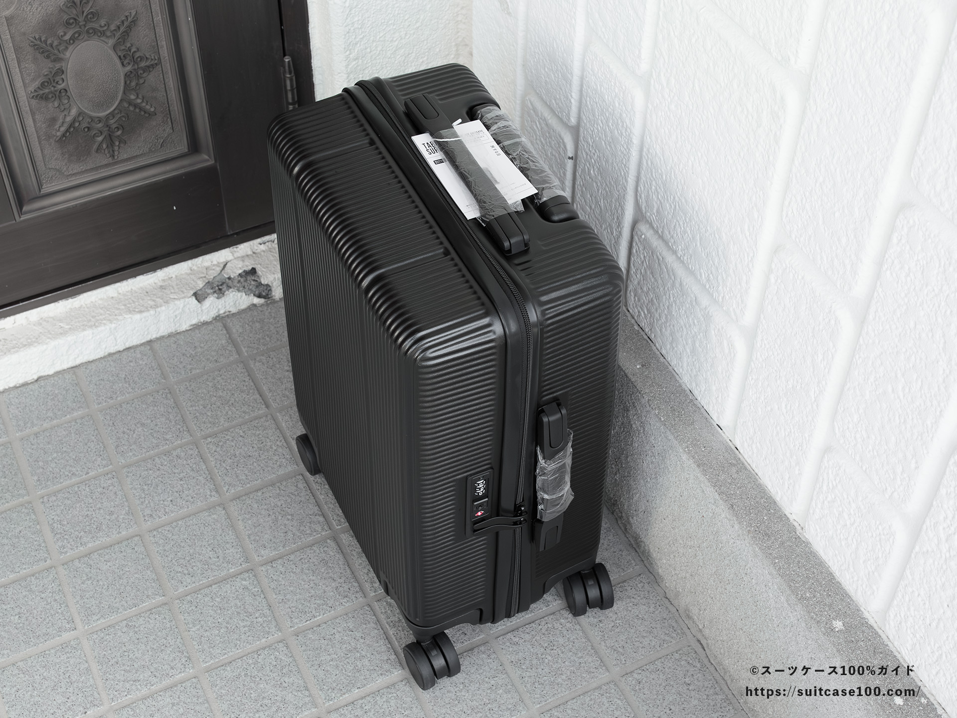 3COINS(スリーコインズ) 機内持ち込みサイズスーツケース 包装レビュー 本体カバーを外した状態