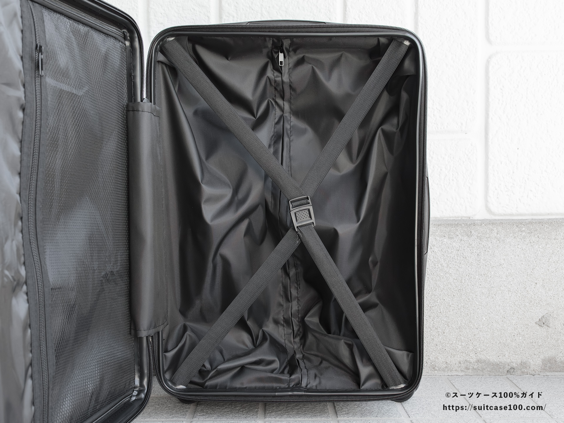 3COINS(スリーコインズ) 機内持ち込みサイズスーツケース 内装レビュー 右側