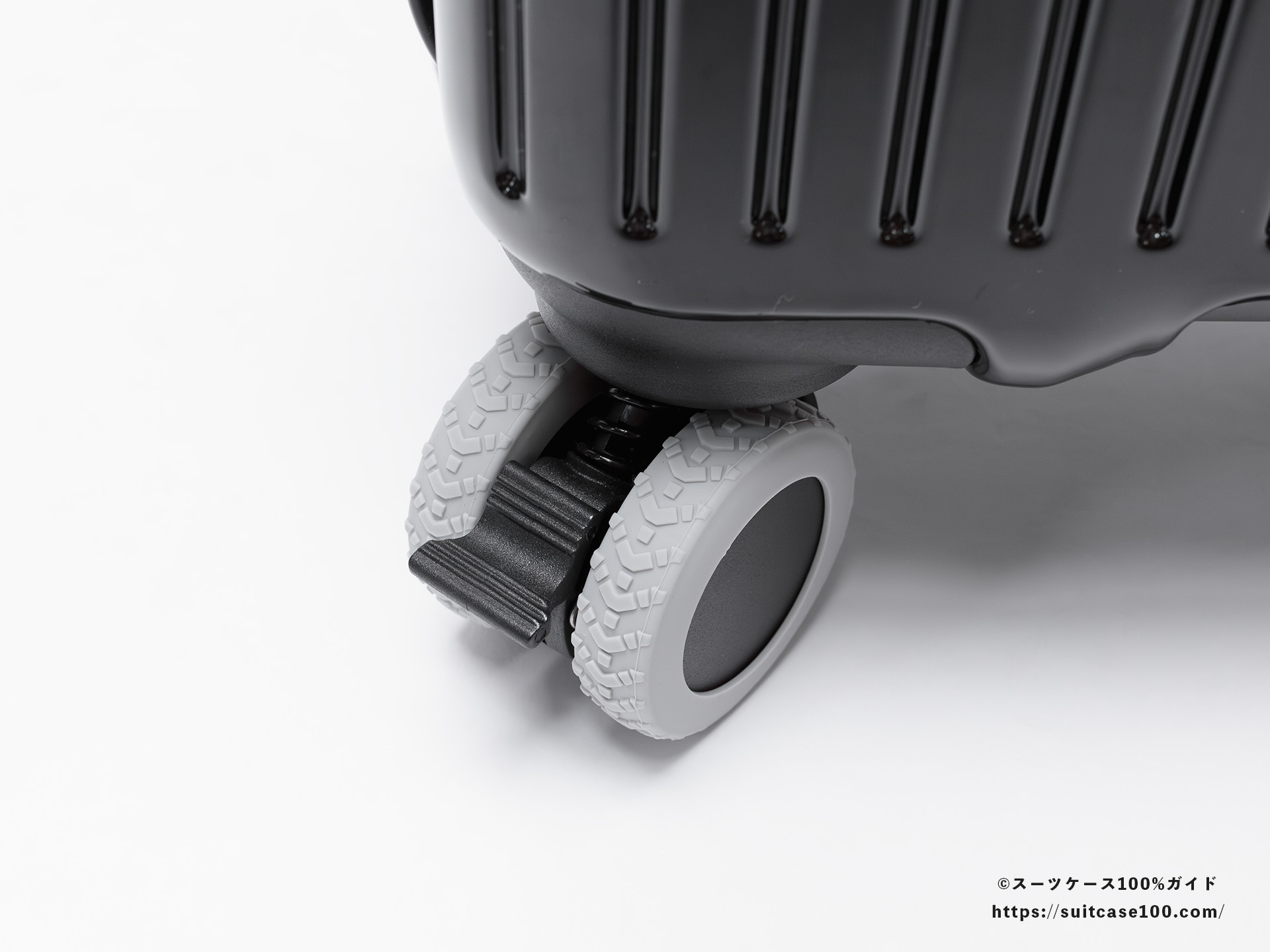 Coperta キャスターカバー レビュー スーツケースに装着した状態の外観