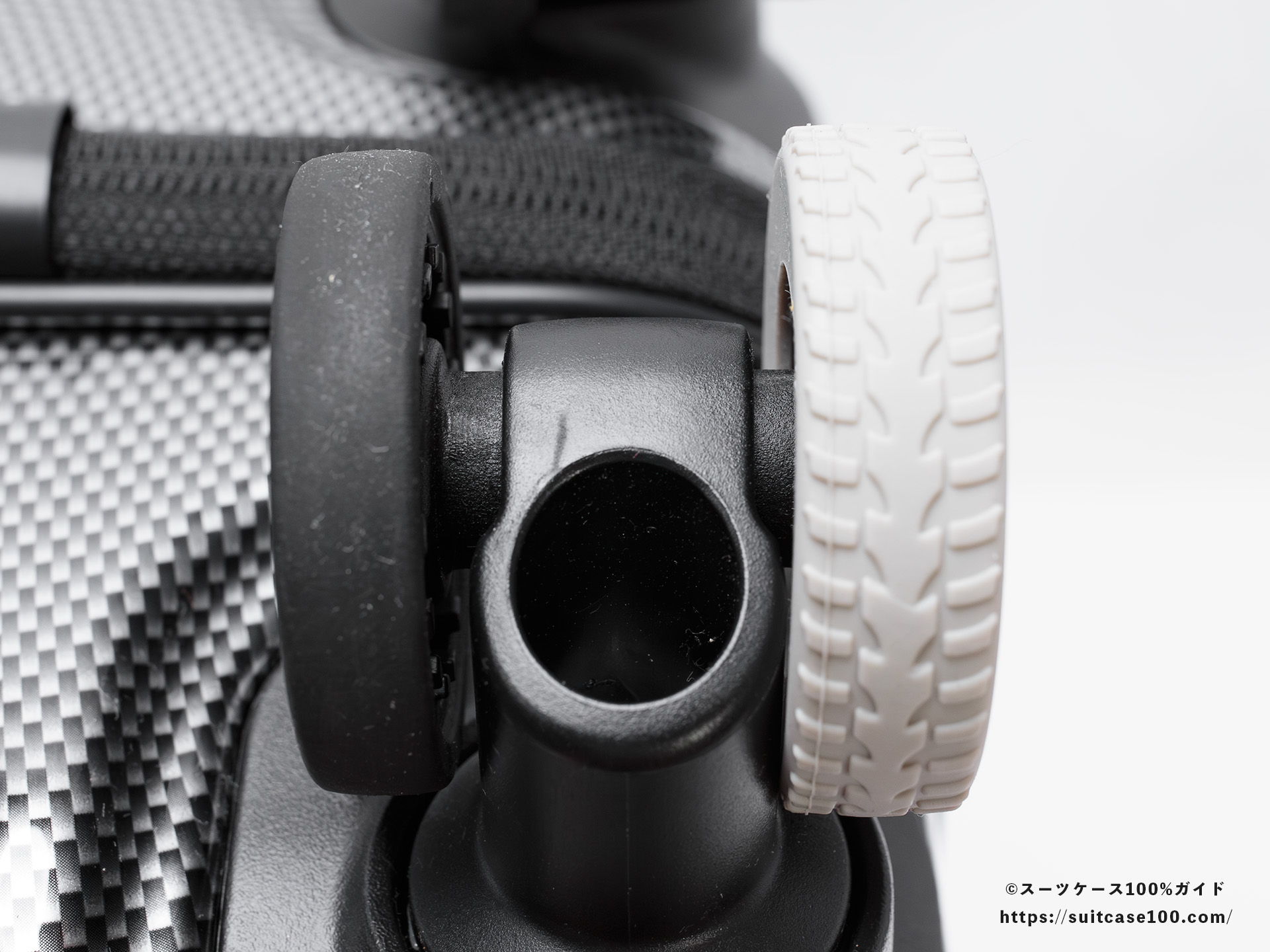 Hanrey キャスターカバー レビュー 50mmキャスターに装着した図
