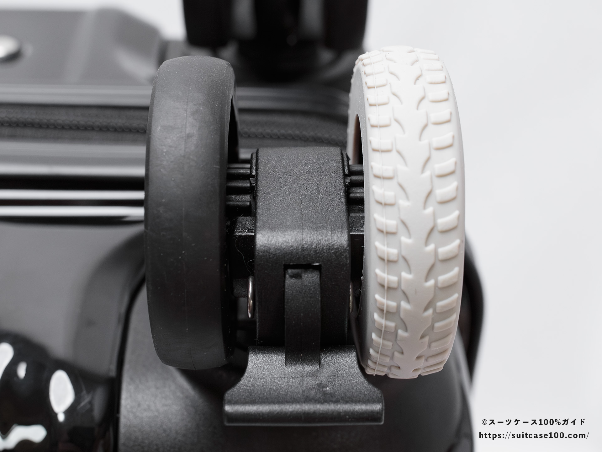 Hanrey キャスターカバー レビュー 55mmキャスターに装着した図