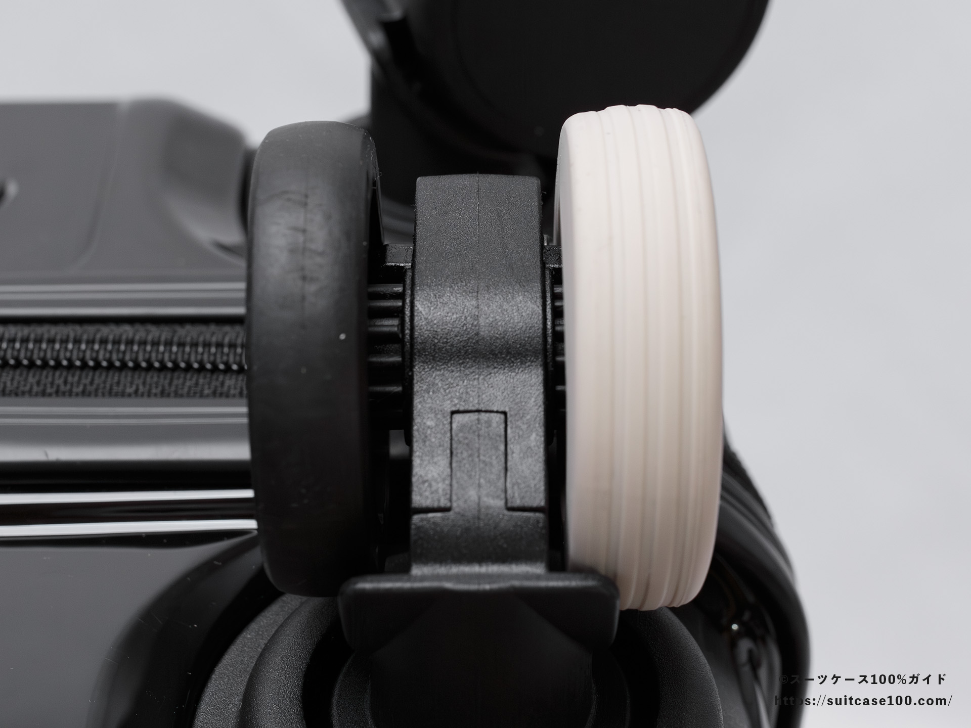 LIXIA COROKA キャスターカバー レビュー 55mmキャスターに装着した図