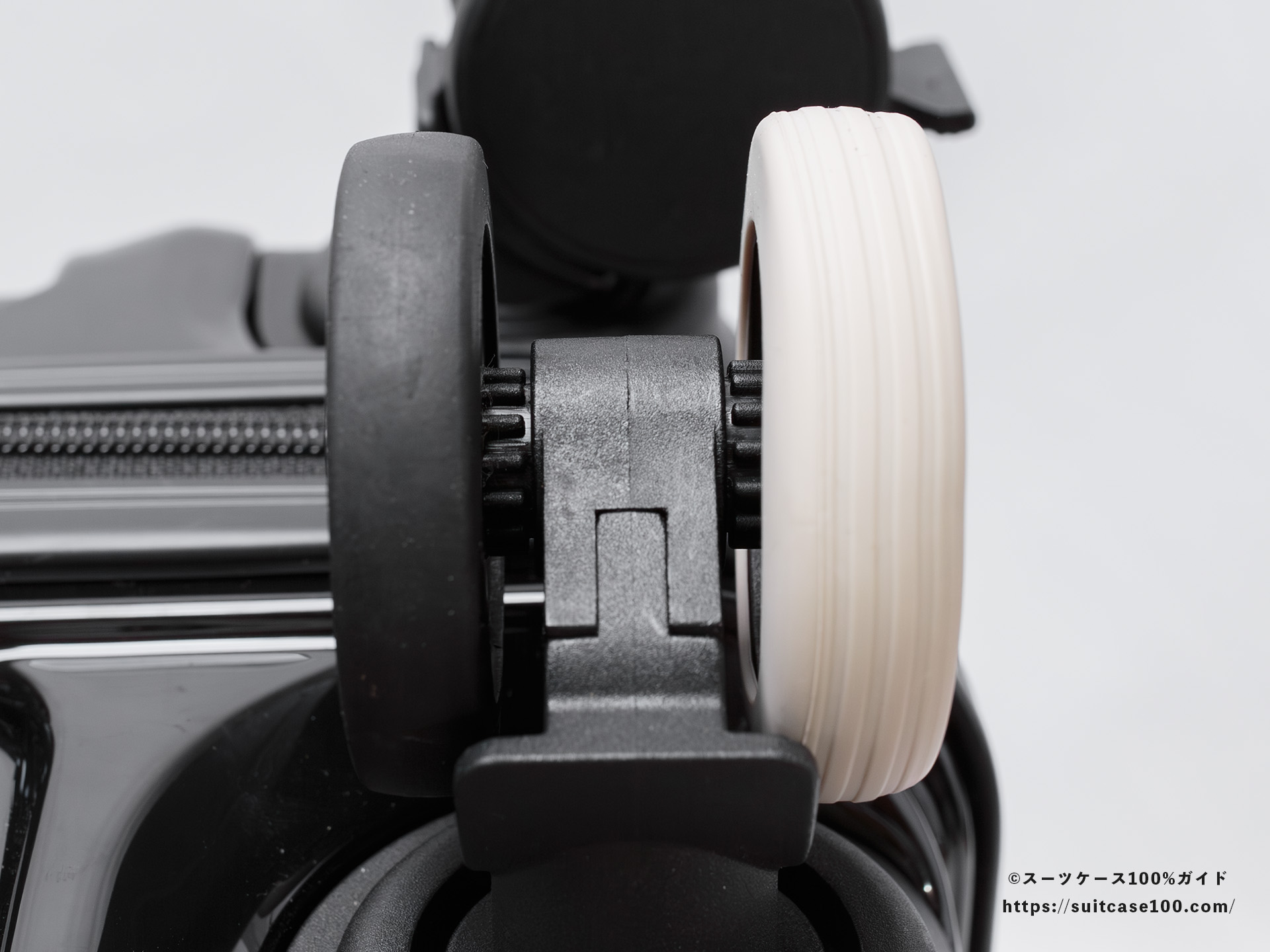 LIXIA COROKA キャスターカバー レビュー 60mmキャスターに装着した図