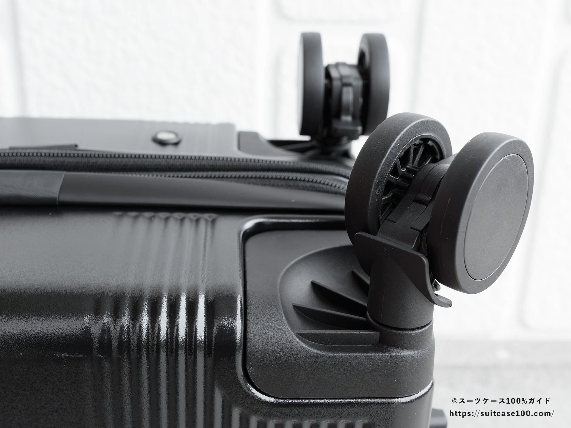 Soolom L888 外観レビュー キャスター