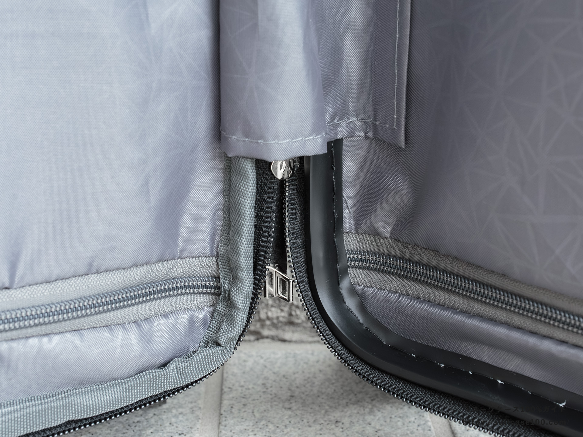 Soolom L888 内装レビュー 合わせ面のカバー下部