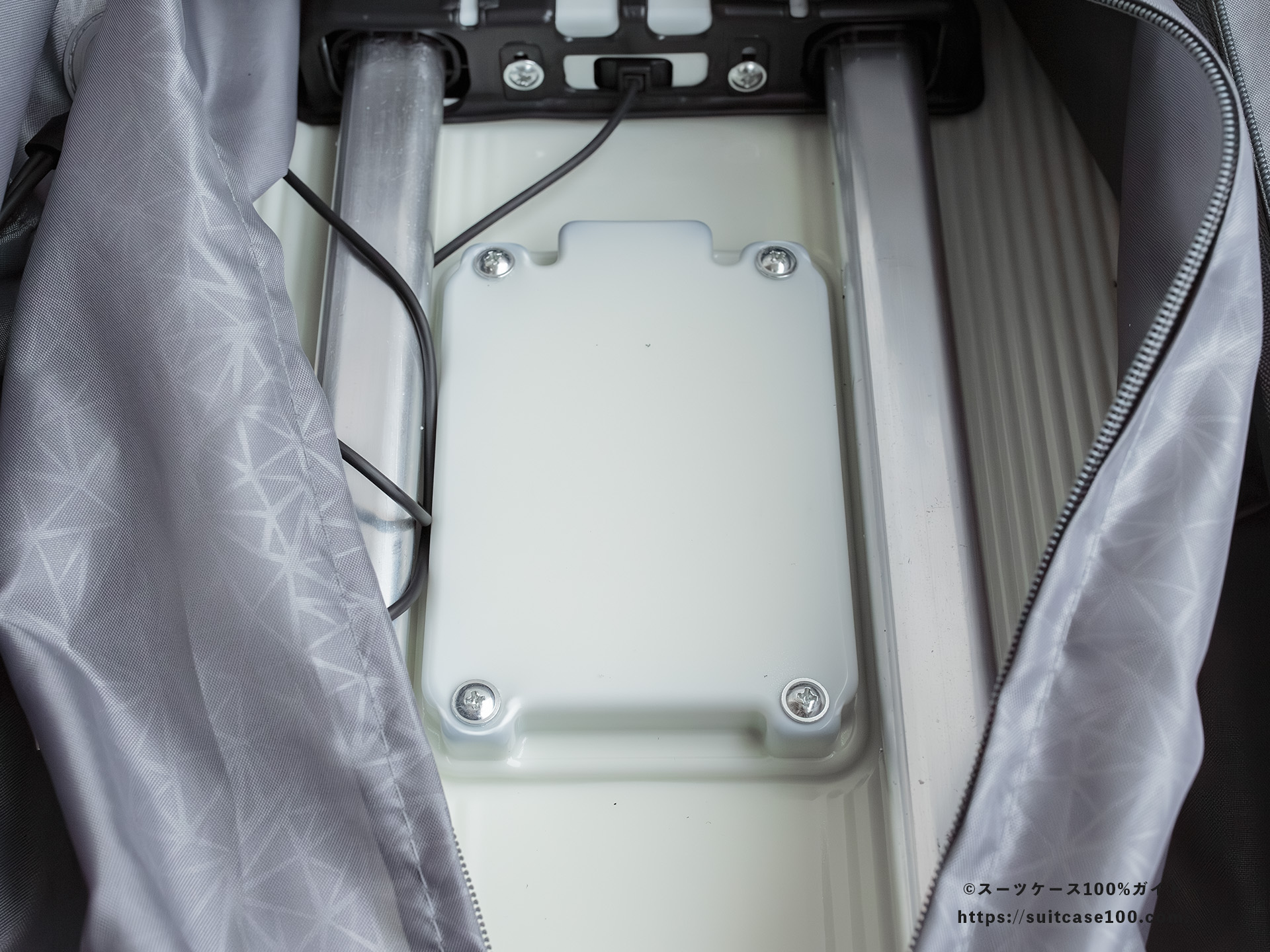 Soolom L888 ドリンクホルダーレビュー 内部の出っ張り