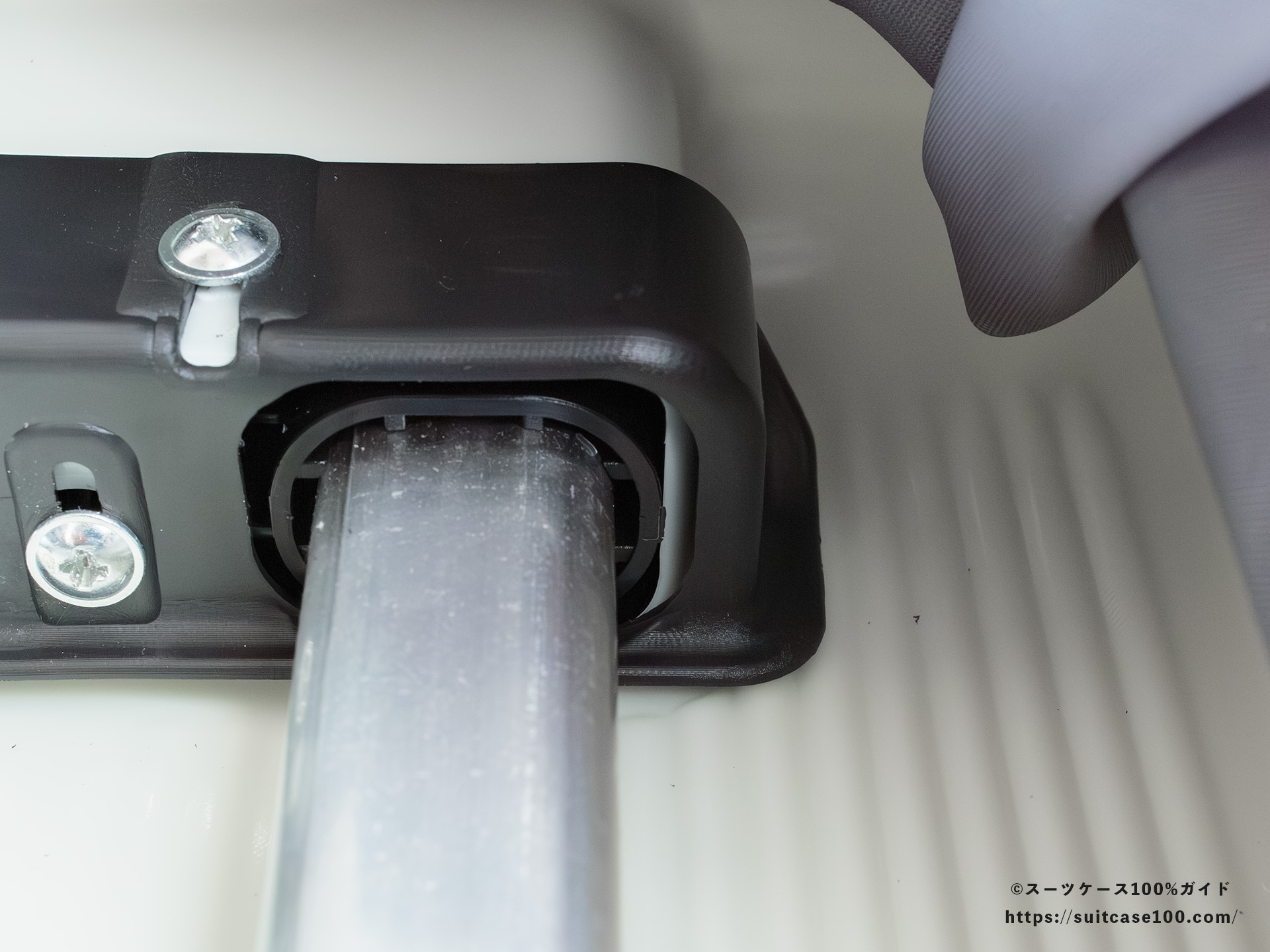 Soolom L888 内部レビュー キャリーハンドル固定部 端部拡大