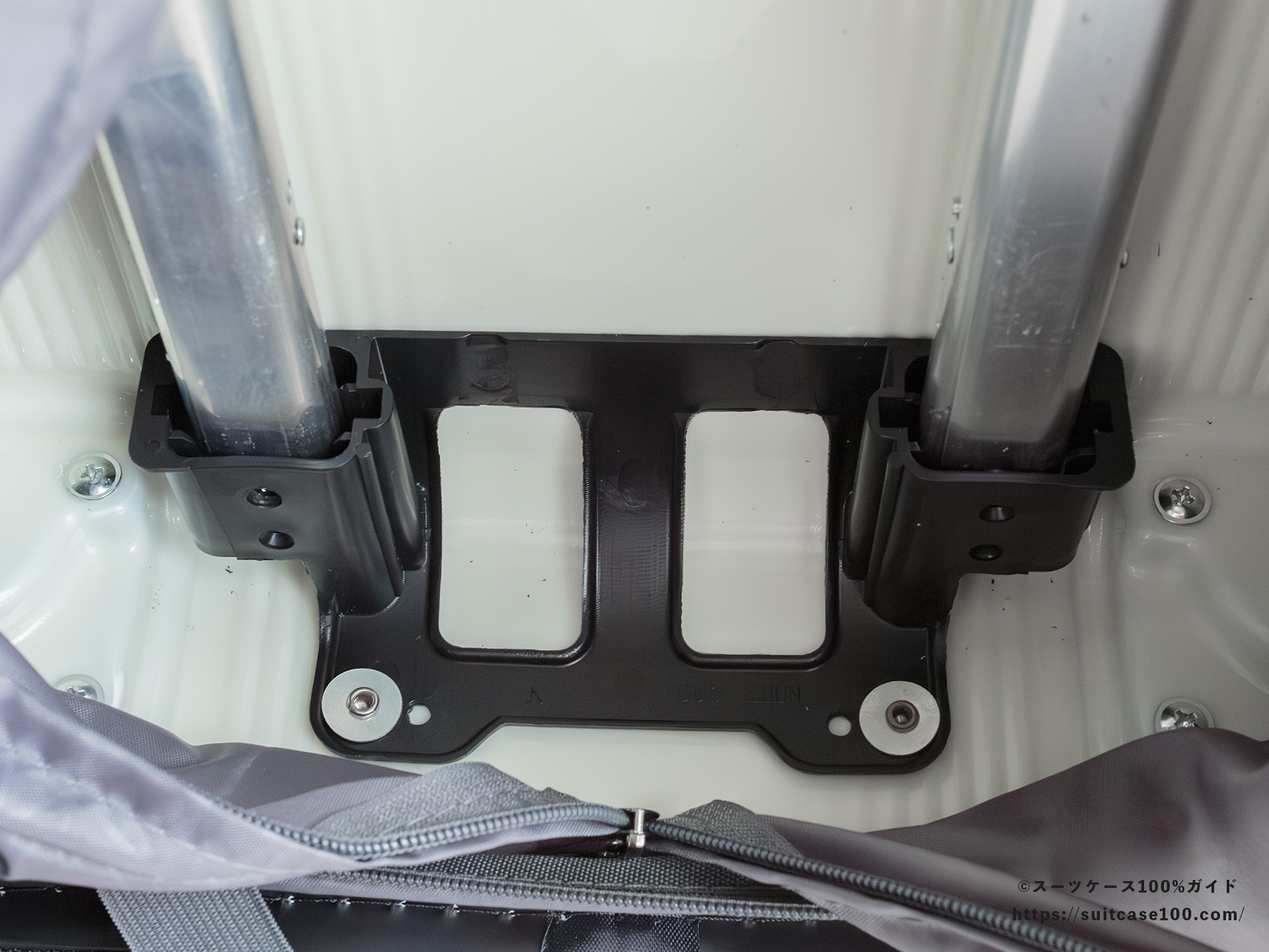 Soolom L888 内部レビュー キャリーバー固定部