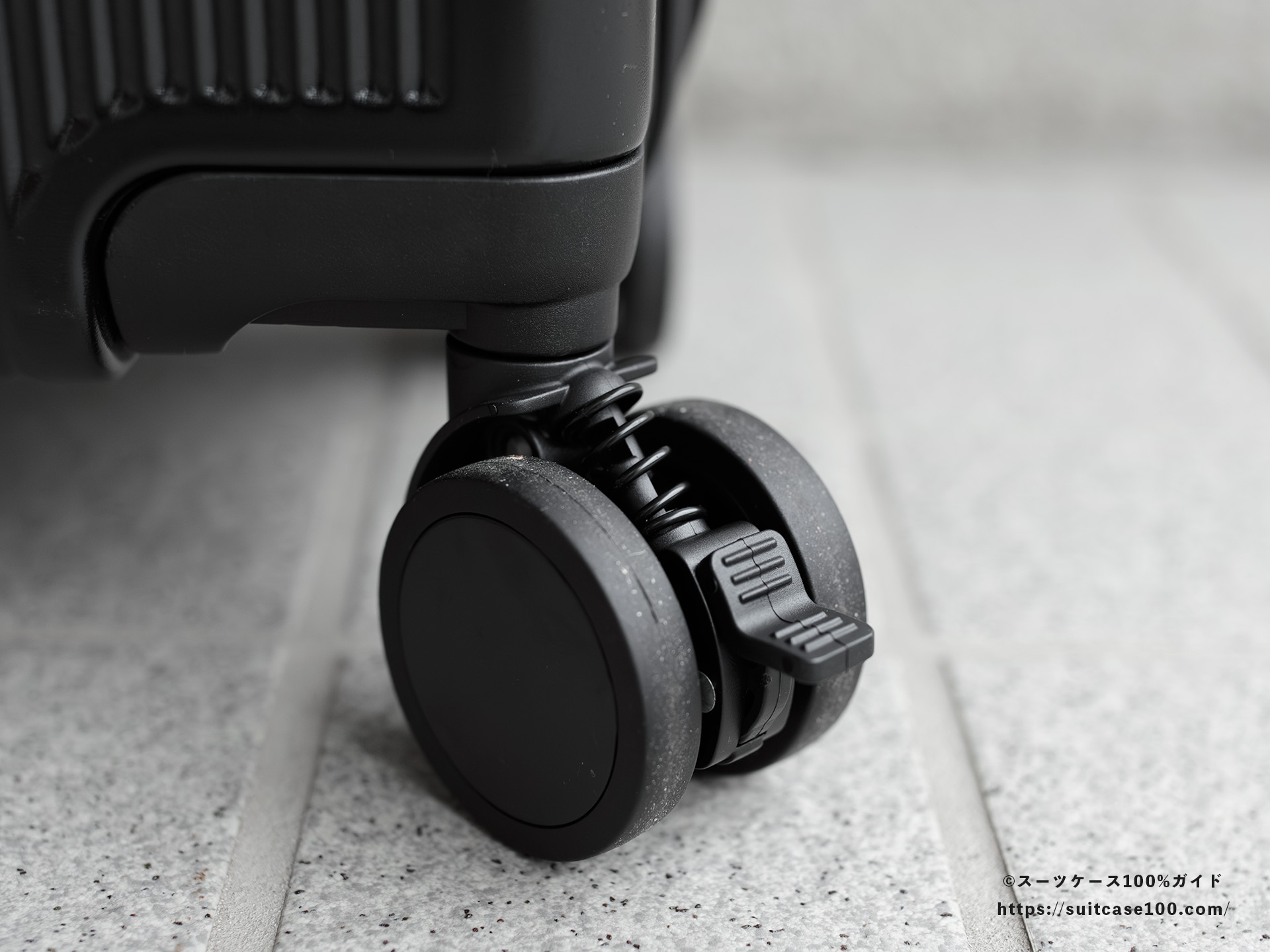 Soolom L888 キャスターストッパーレビュー 解除状態