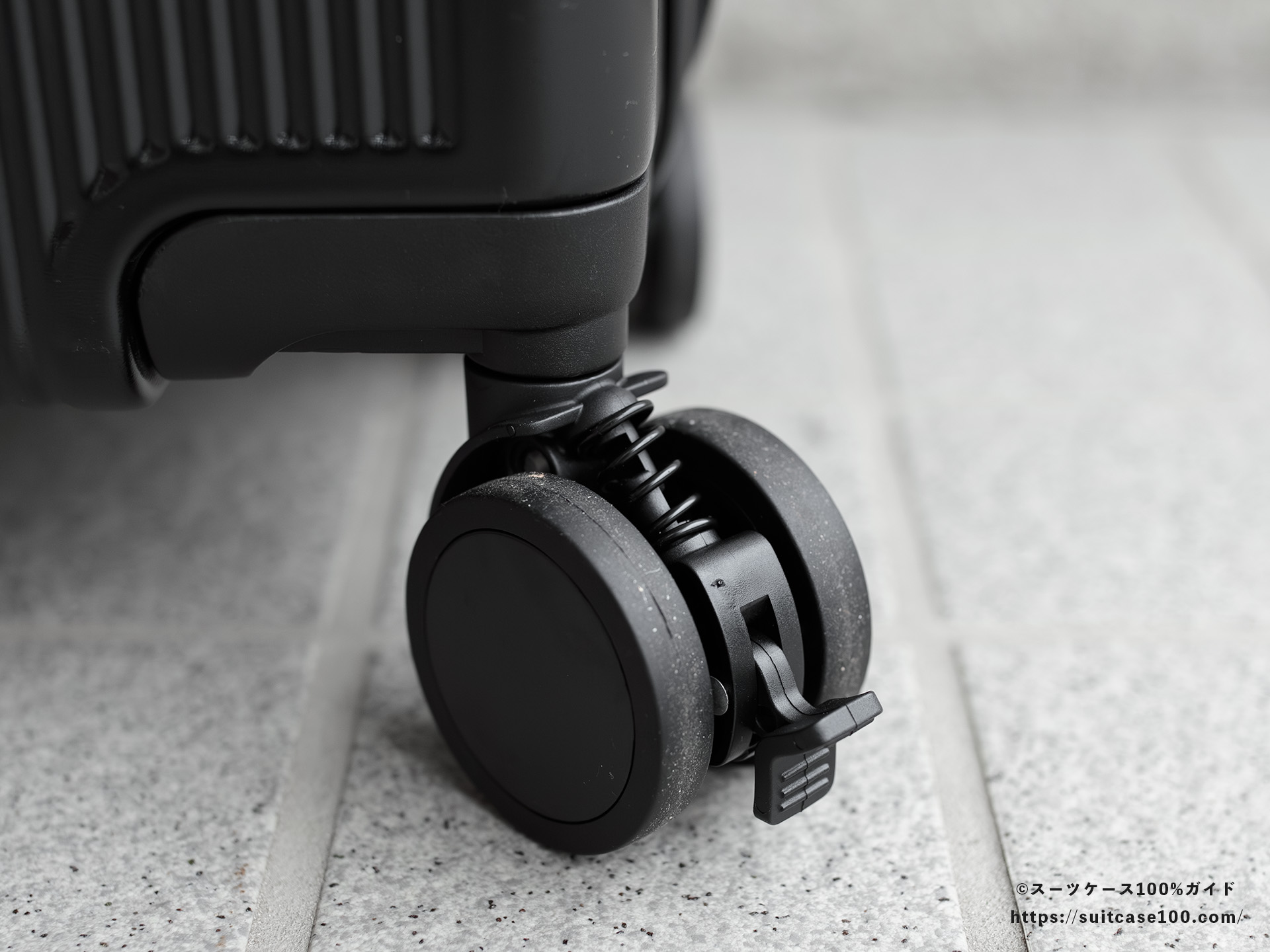 Soolom L888 キャスターストッパーレビュー ロック状態