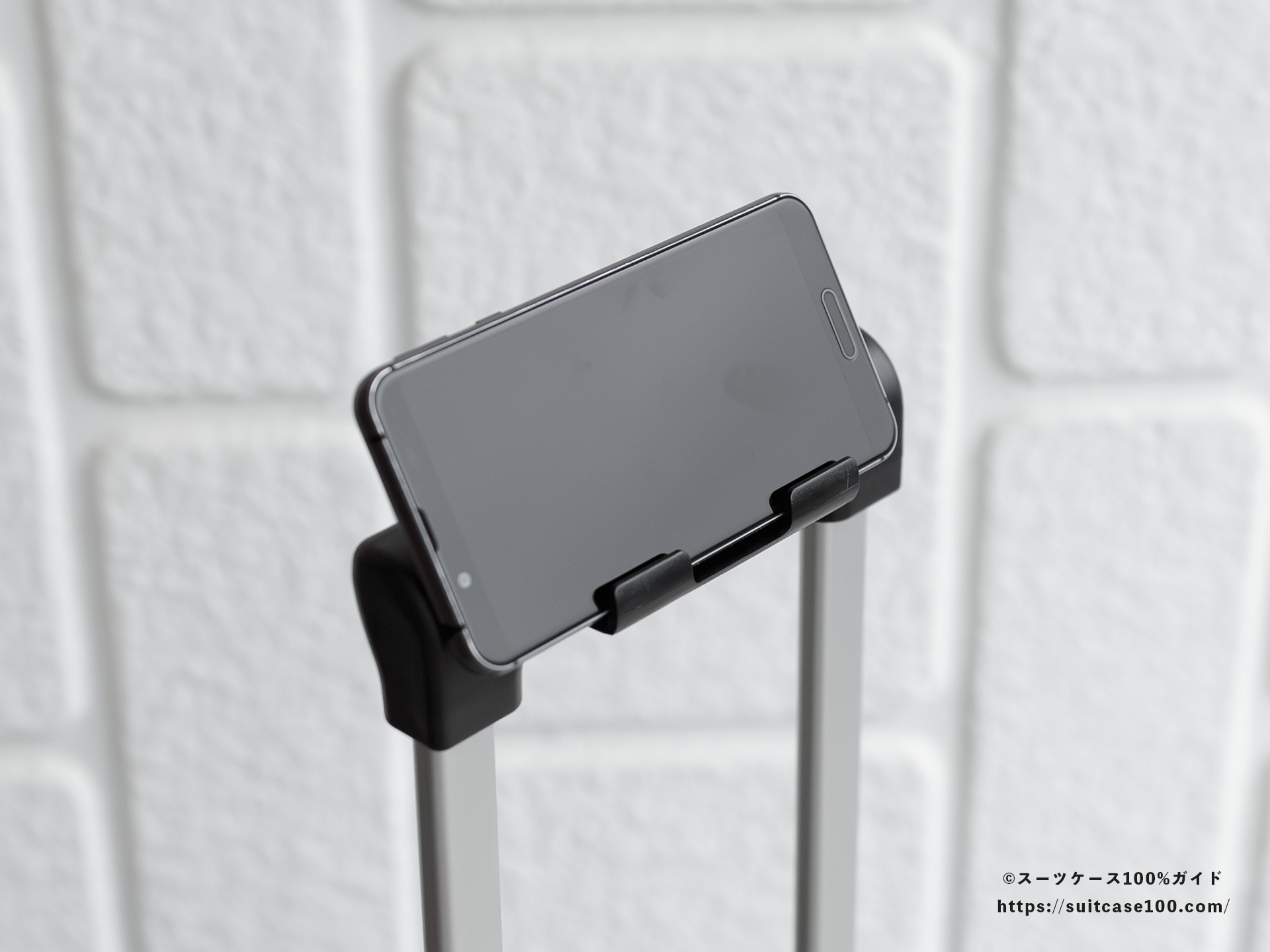 Soolom L888 スマホスタンドレビュー スマホを置いた図