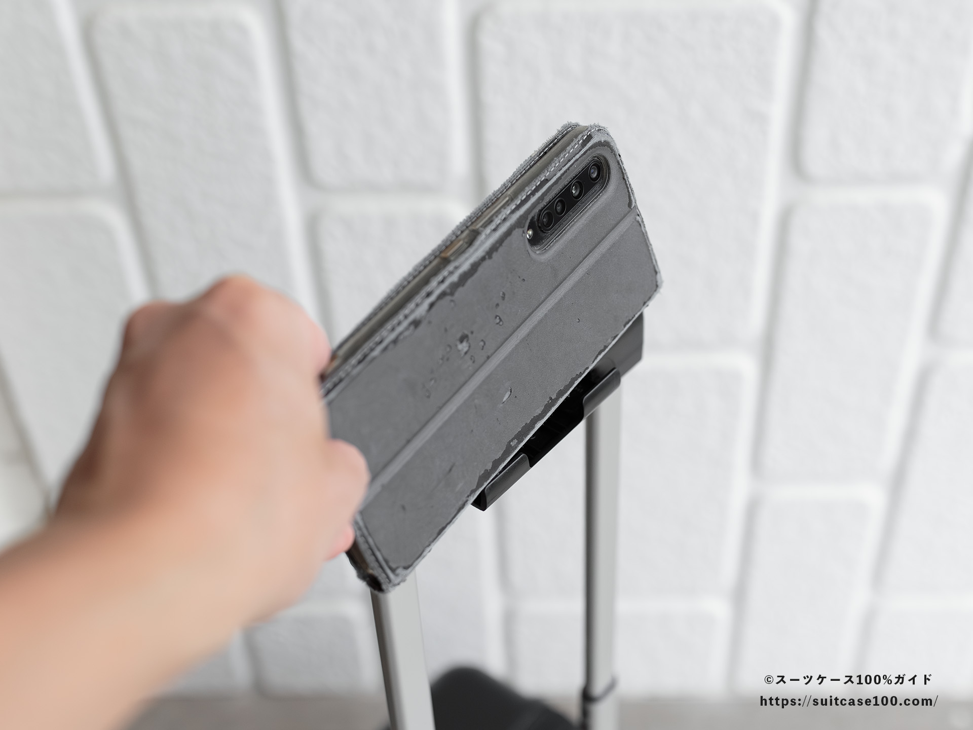 Soolom L888 スマホスタンドレビュー カバー付きスマホは入らないことの説明図