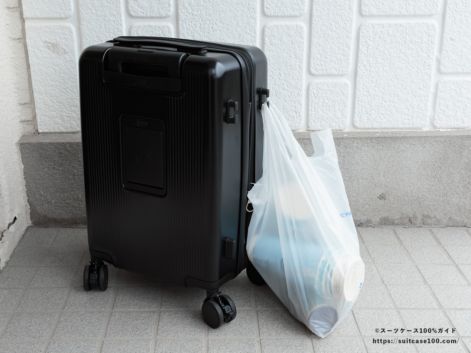 Soolom L888 荷物をかけるフックレビュー 大きめのレジ袋をかけた図