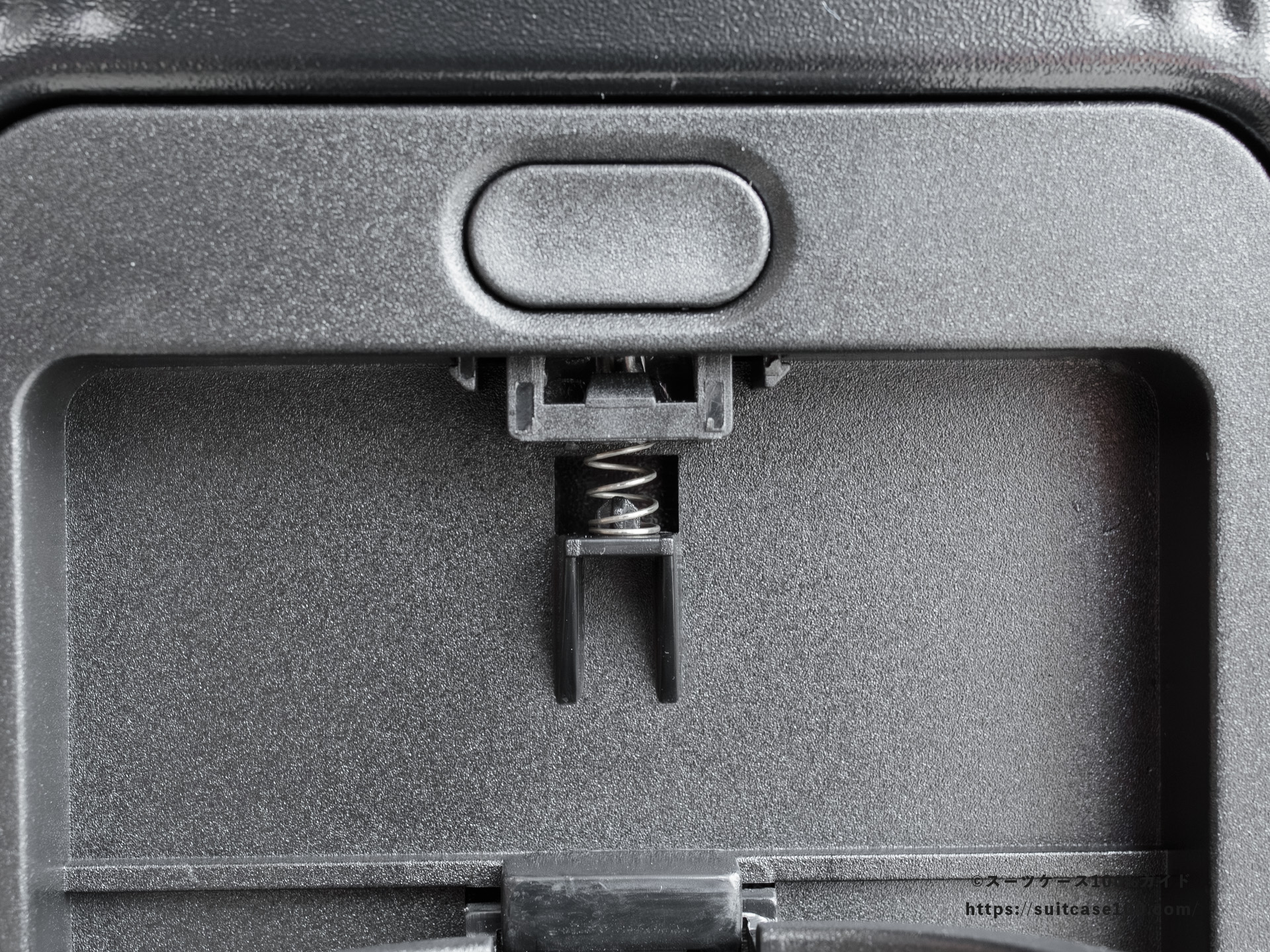 Soolom L888 ドリンクホルダーレビュー ボタン部の機構部拡大