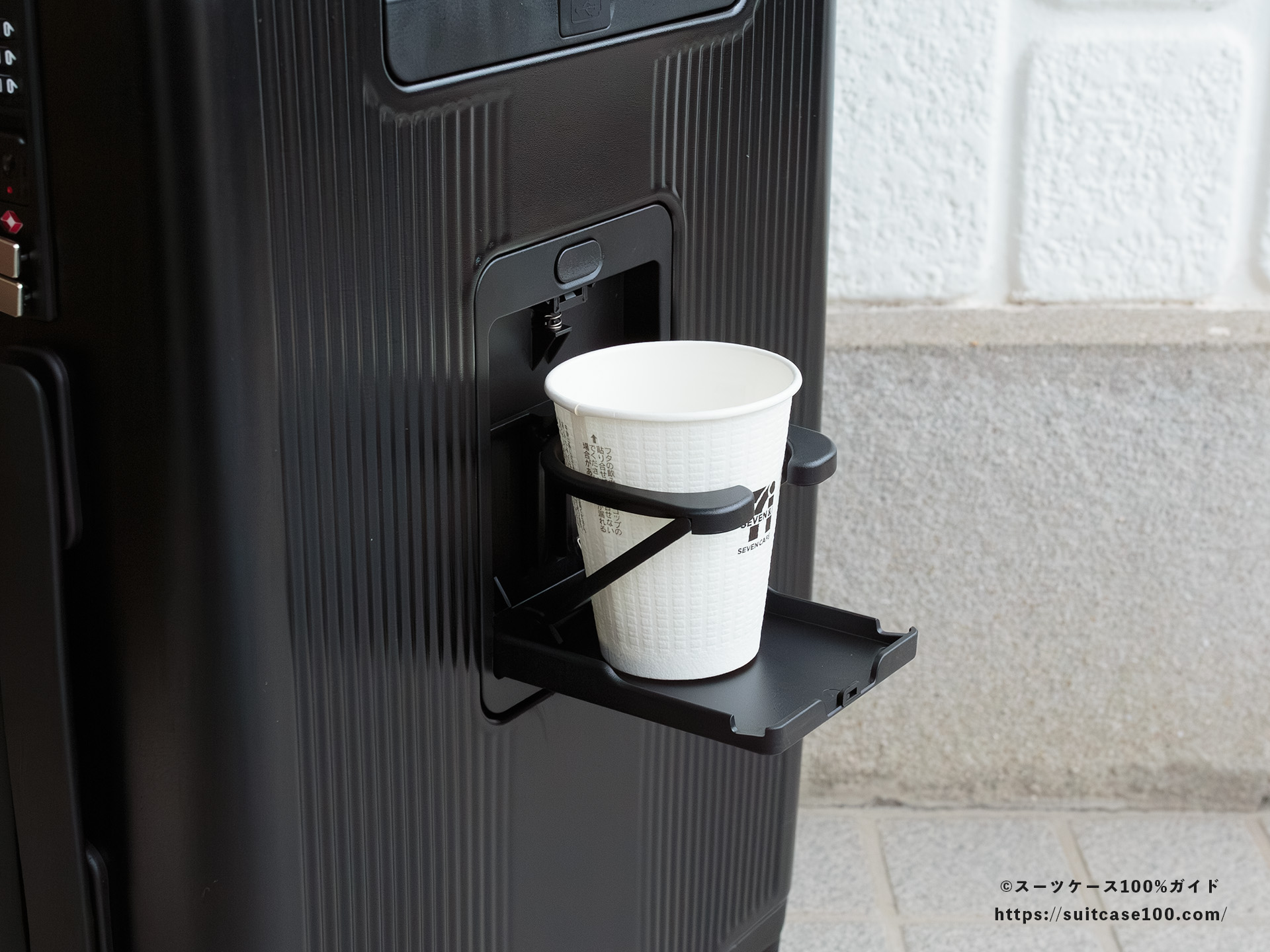 Soolom L888 ドリンクホルダーレビュー セブンイレブンのRサイズのホットコーヒーカップを入れた図