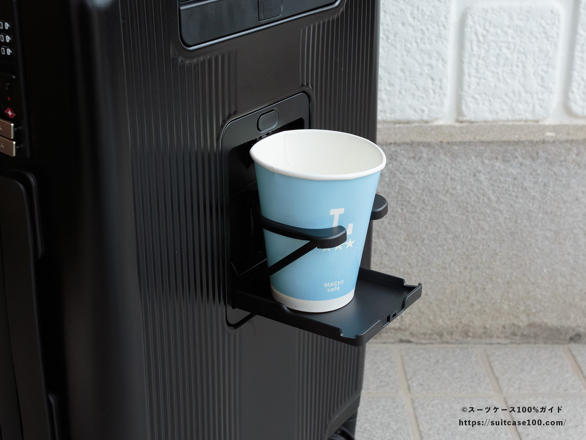 Soolom L888 ドリンクホルダーレビュー ローソンのSサイズのアイスコーヒーカップを入れた図