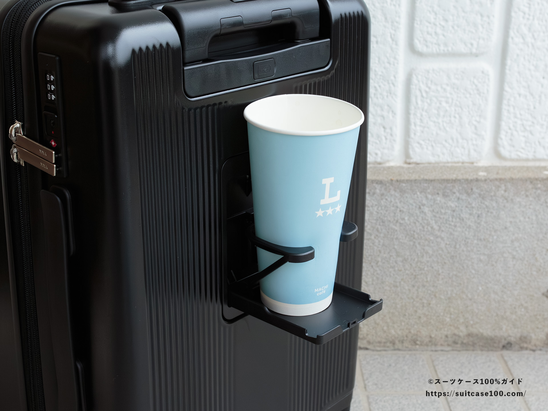 Soolom L888 ドリンクホルダーレビュー ローソンのメガサイズのアイスコーヒーカップを入れた図