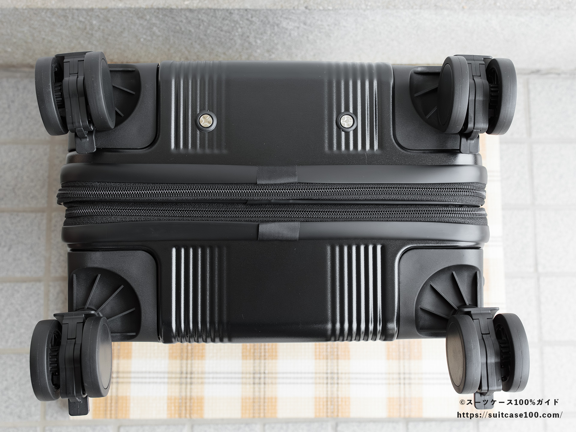 Soolom L888 外観レビュー 底面