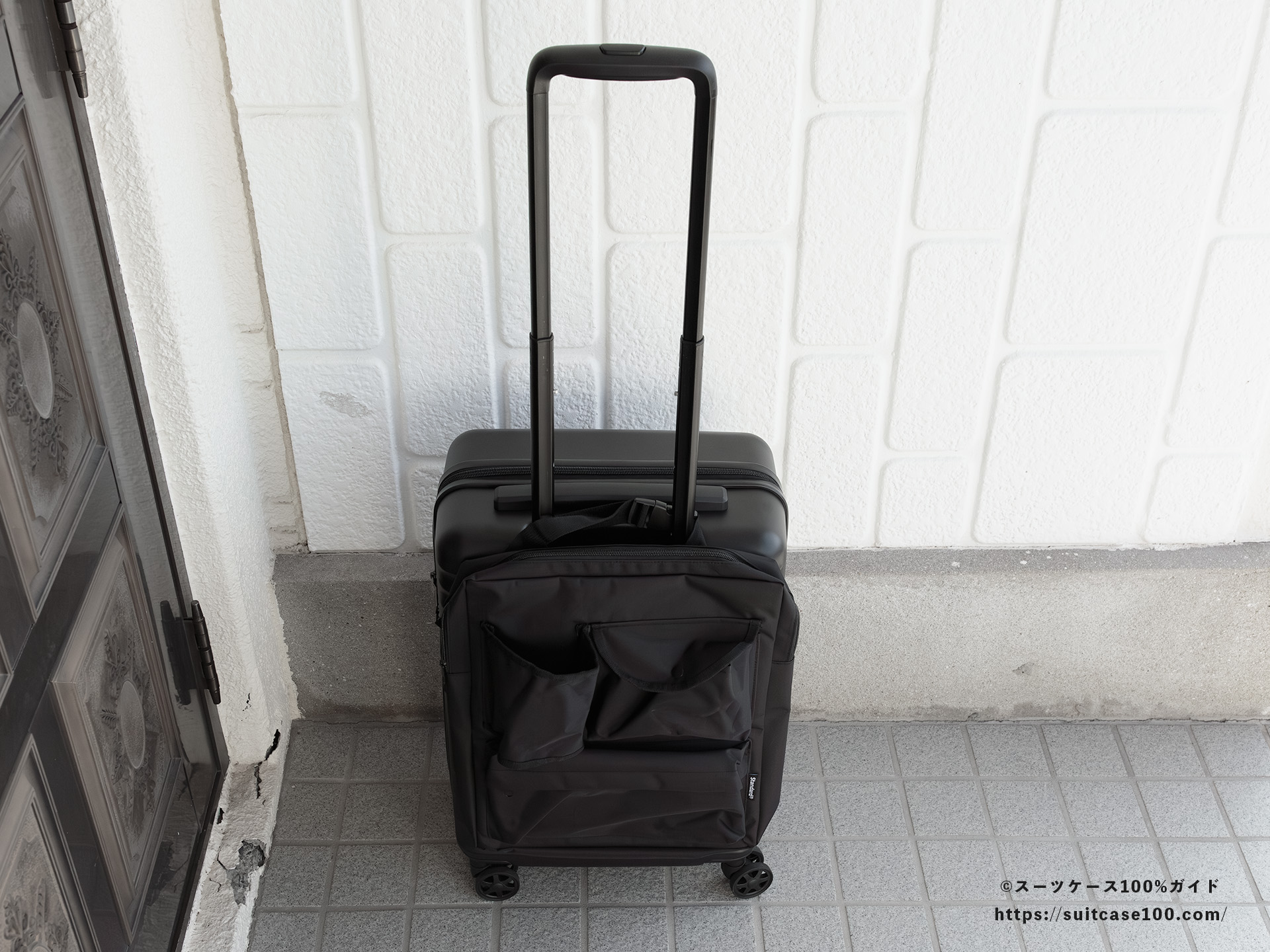 スタンダードプロダクツ スーツケースに付けられるバッグ レビュー スーツケースに装着した図