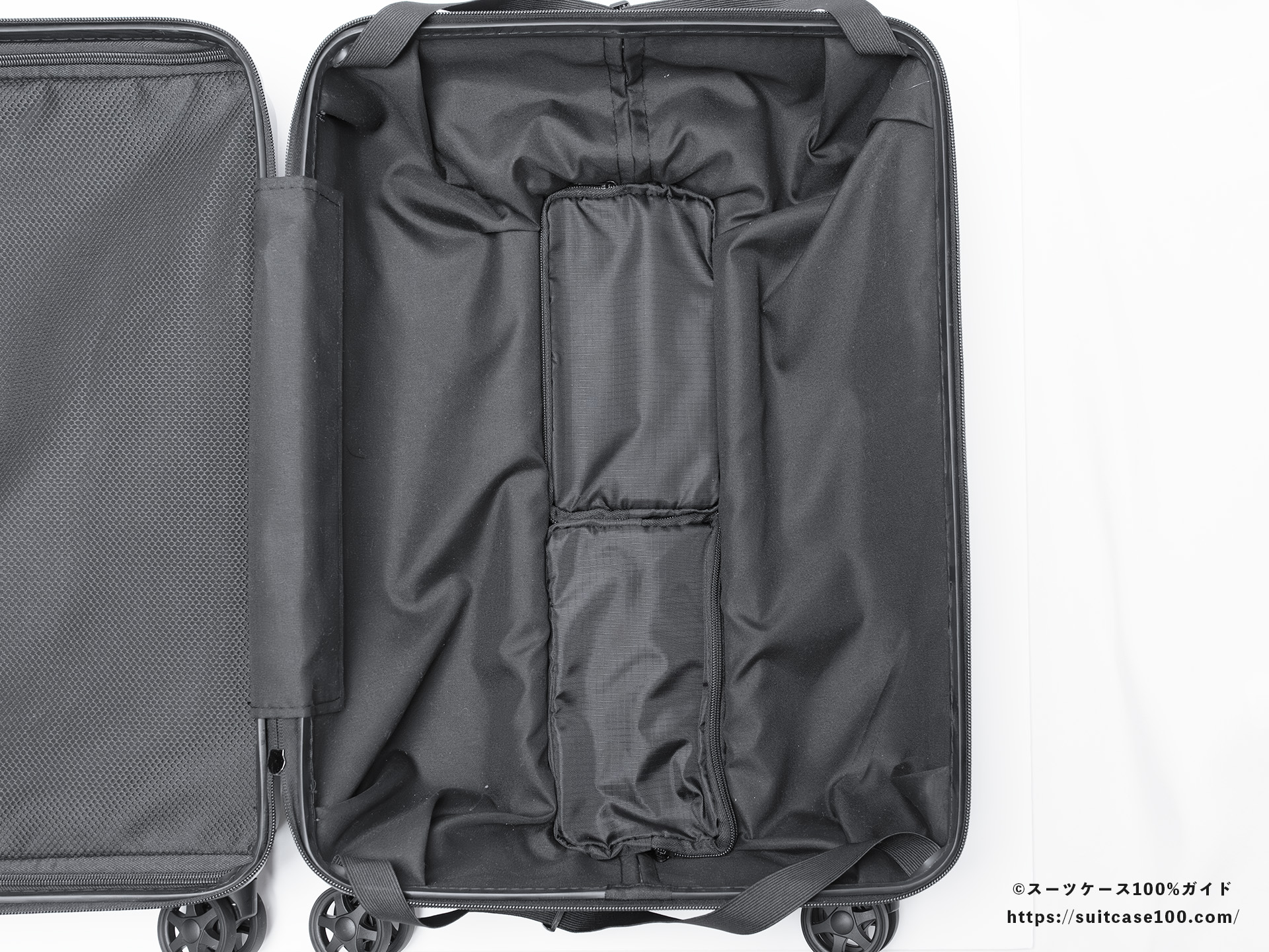 3COINS(スリーコインズ) 溝ポーチ レビュー スーツケースのキャリーバーの溝に2つ入れた図