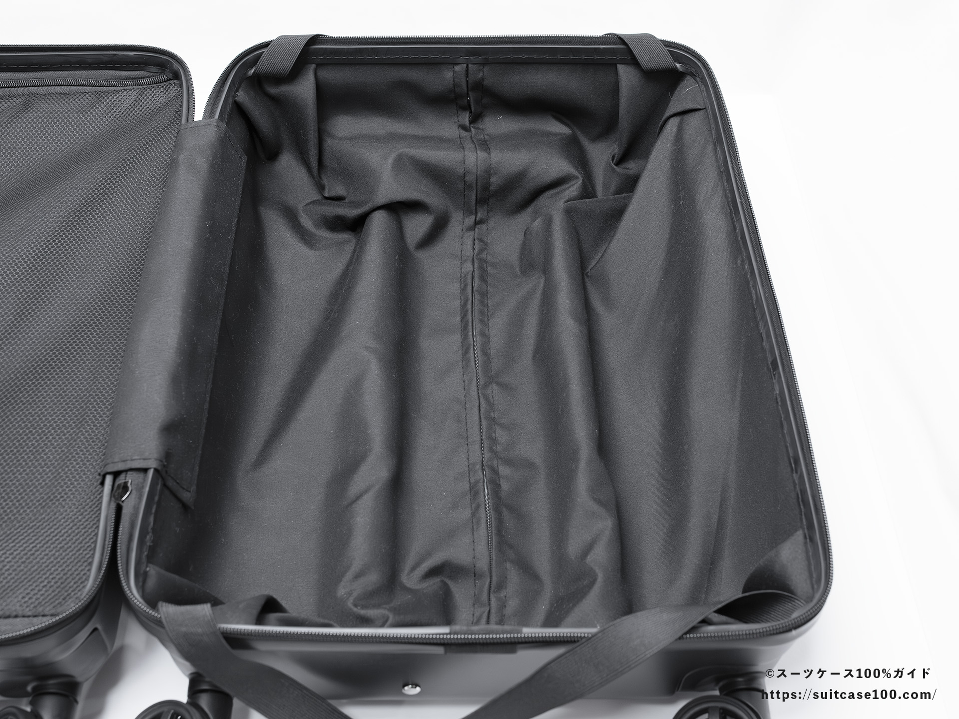3COINS(スリーコインズ) 溝ポーチ レビュー スーツケースのキャリーバーの溝