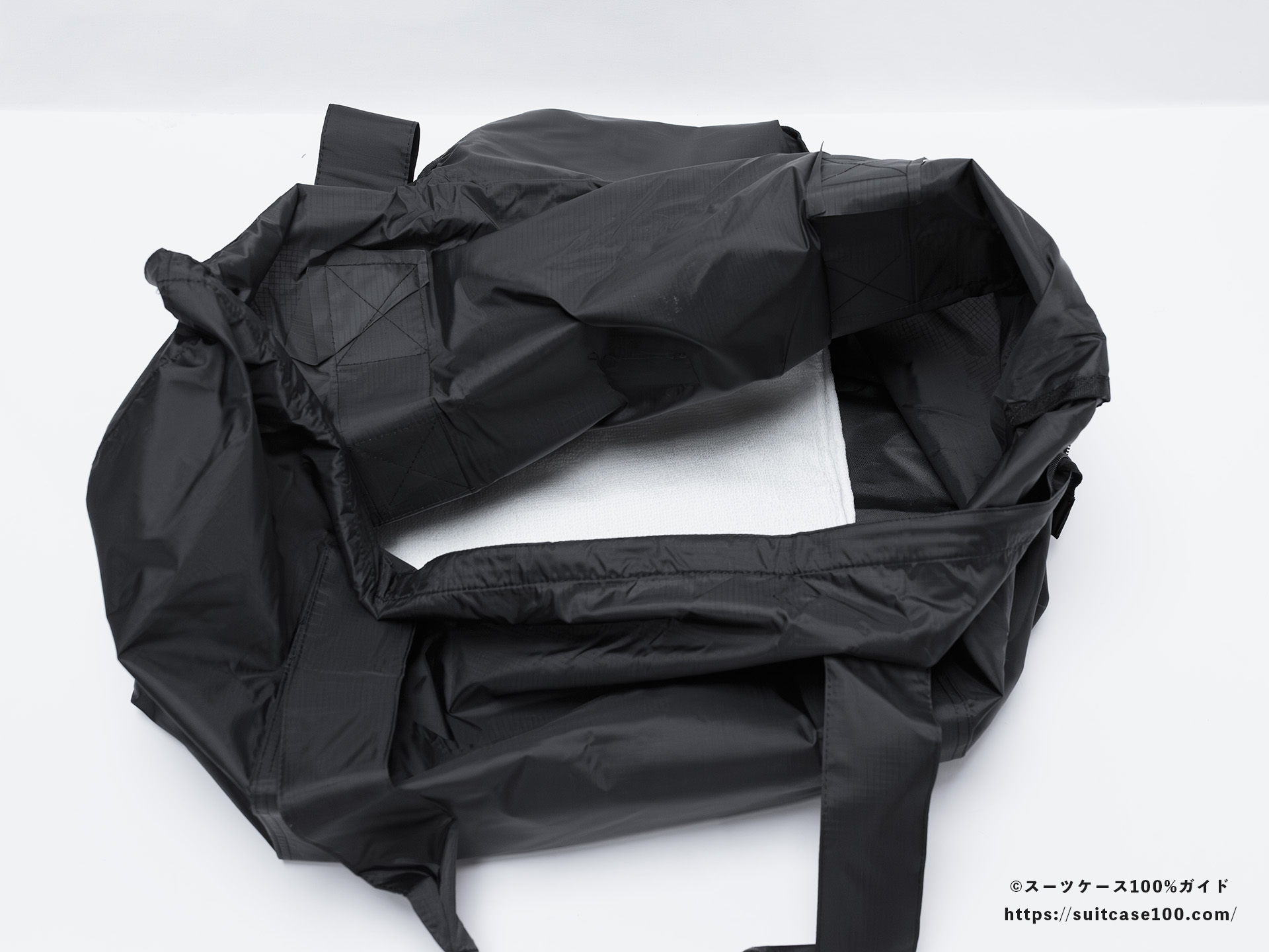 LAKOLE キャリーオンボストンバッグ レビュー フェイスタオルを1枚入れた図