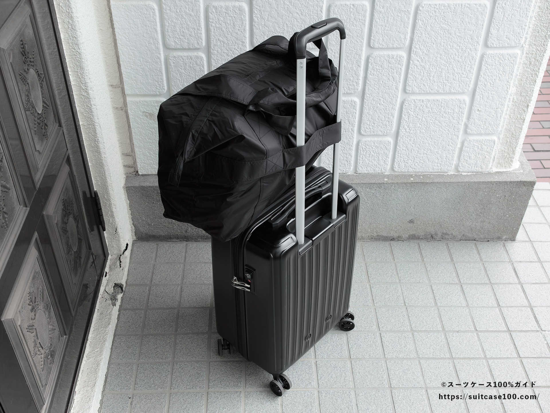 LAKOLE キャリーオンボストンバッグ レビュー スーツケースに装着 動かしてずれてしまった図