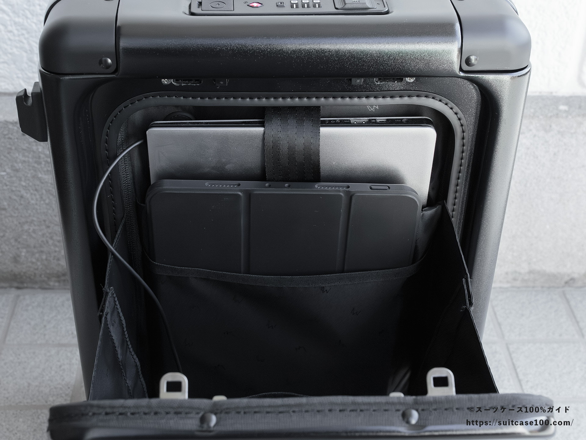 LW 5213-48 フロントポケットレビュー クッションポケットに13インチノートPCと11インチiPadを入れた図