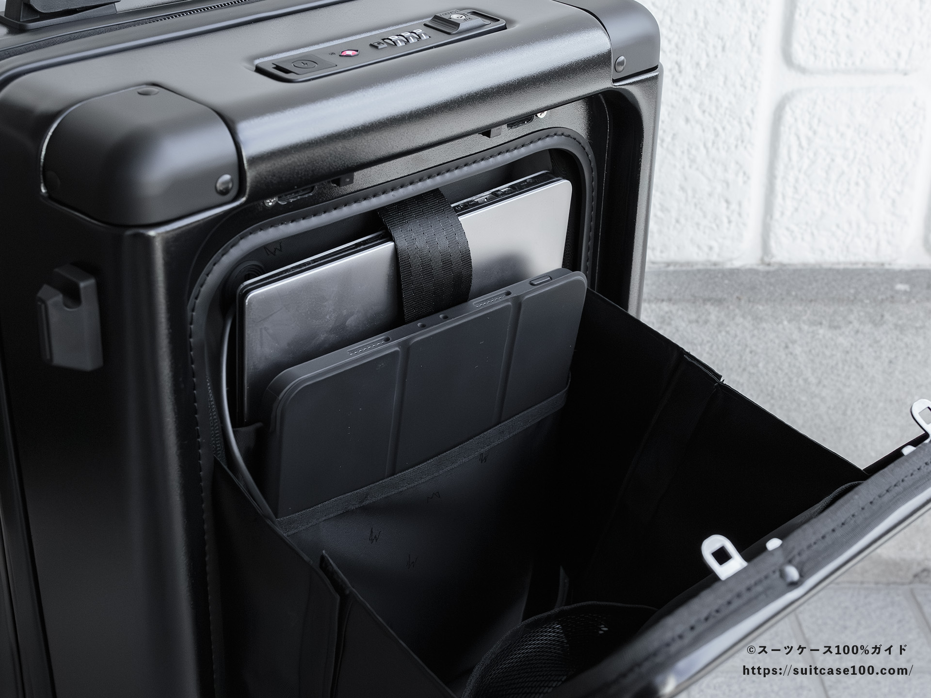 LW 5213-48 フロントポケットレビュー クッションポケットに13インチノートPCと11インチiPadを入れた図