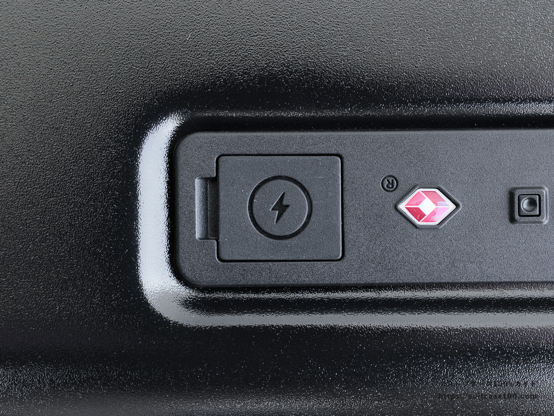 LW 5213-48 USBポートレビュー 蓋を閉めている状態