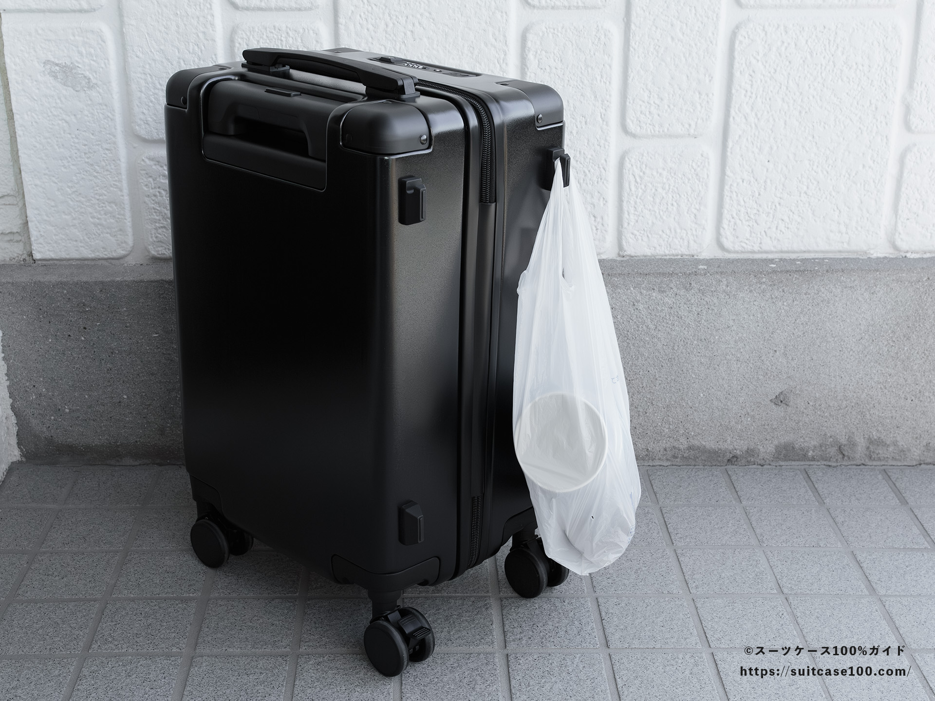 LW 5213-48 荷物をかけるフックレビュー Sサイズのレジ袋をかけている図