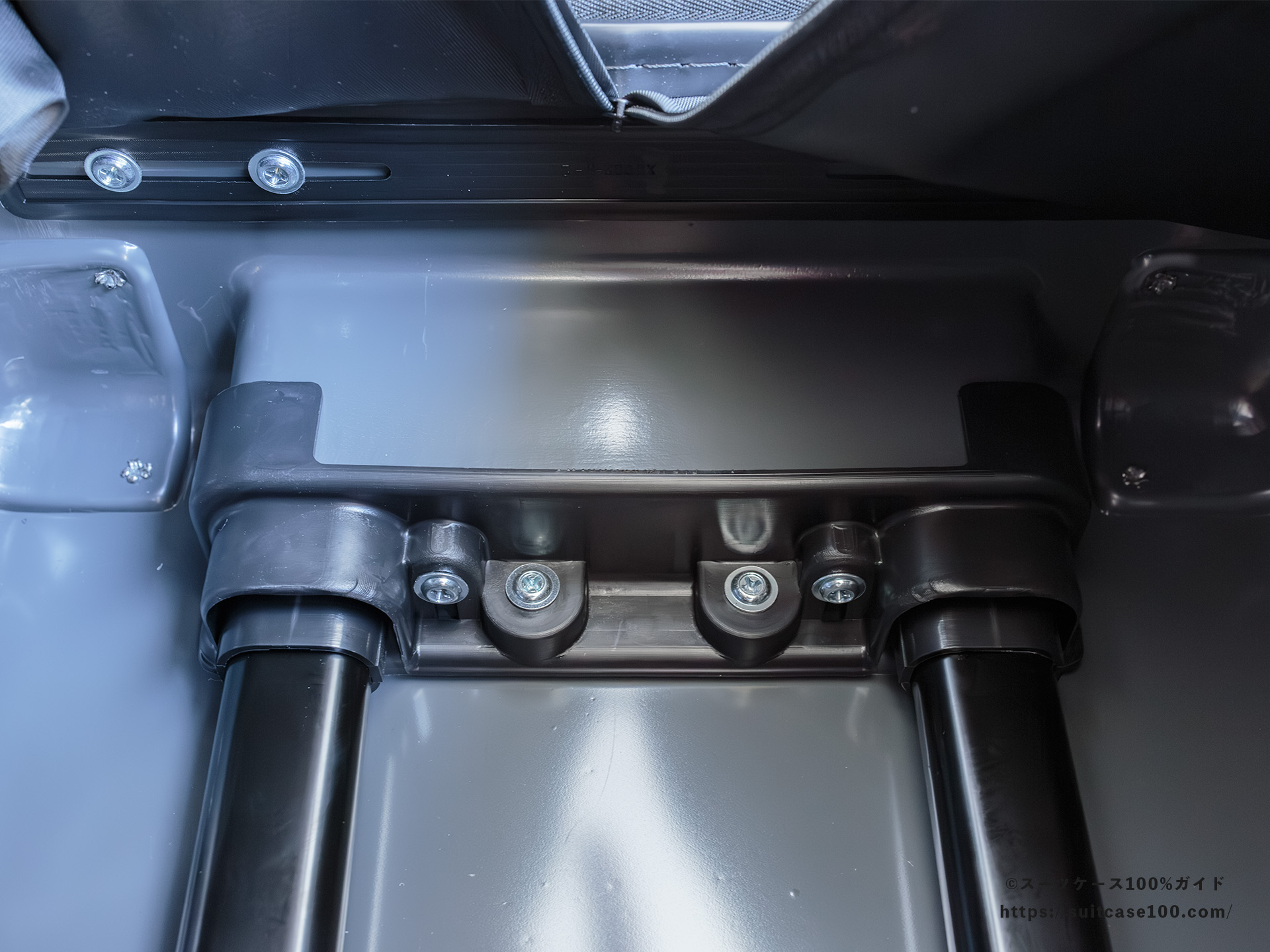 LW 5213-48 内部レビュー キャリーハンドル固定部