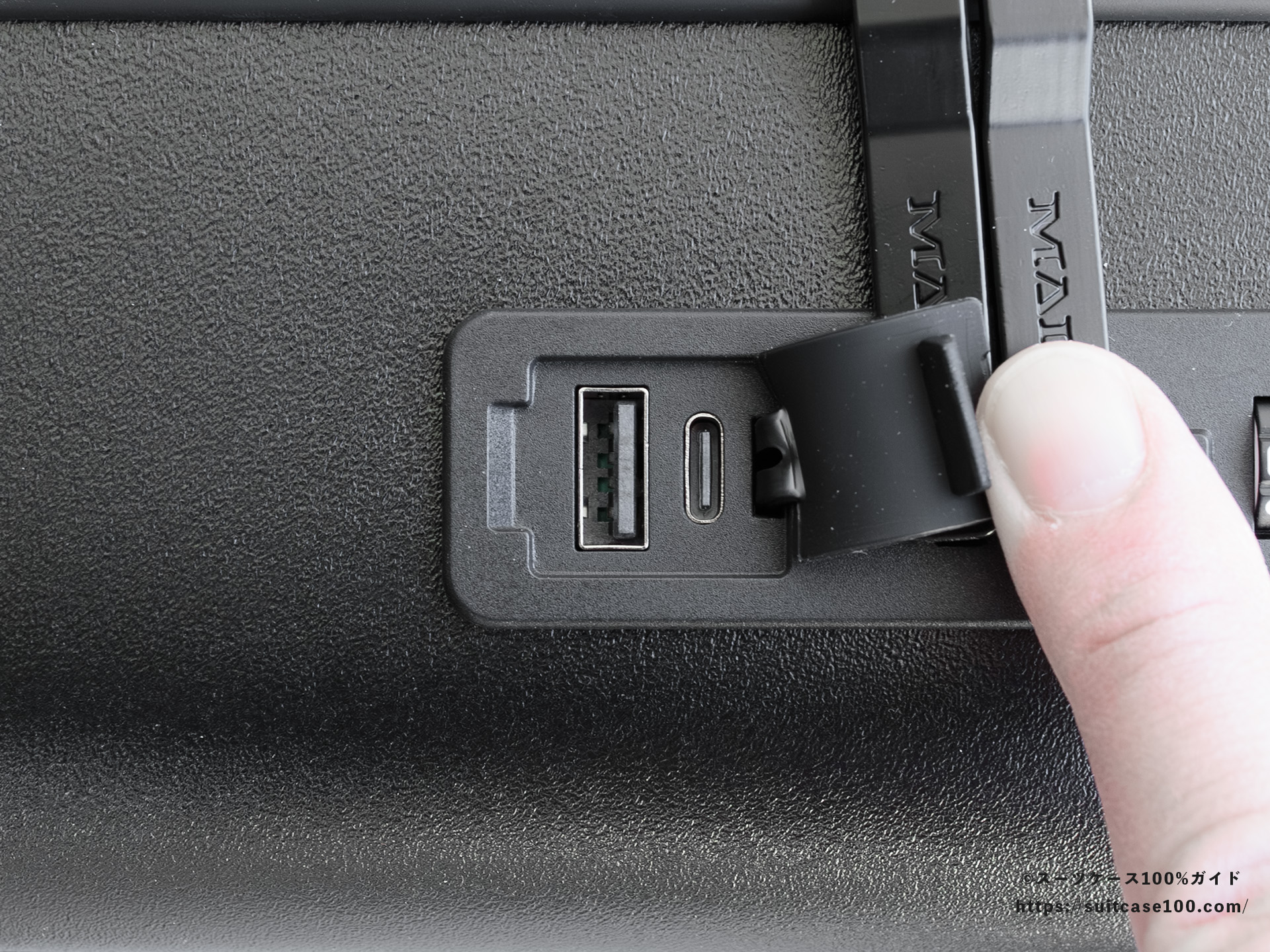 MAIMO SPEED U plus USBポートレビュー 蓋を開けた状態