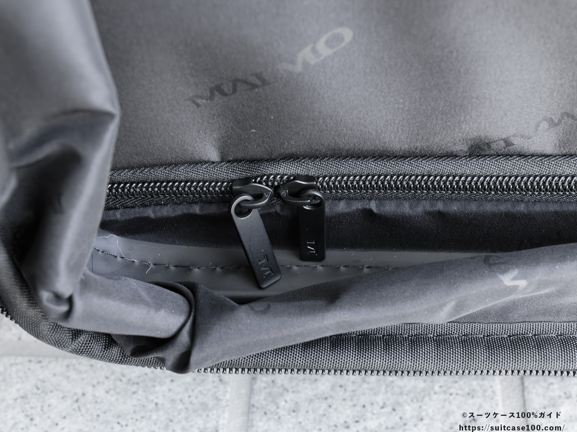 MAIMO SPEED U plus 内装レビュー 右側仕切り 仕切り開閉のファスナー拡大