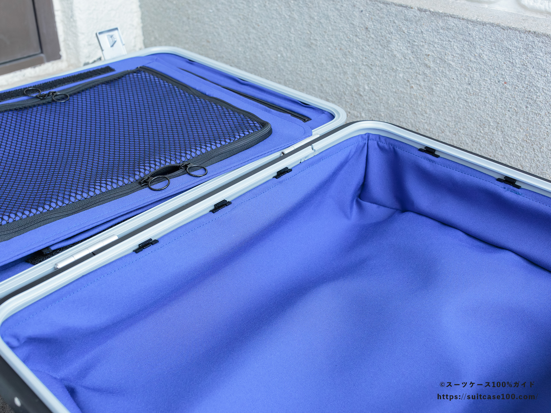 SHOEI スーツケース X-CORE 内部レビュー 仕切りの固定金具