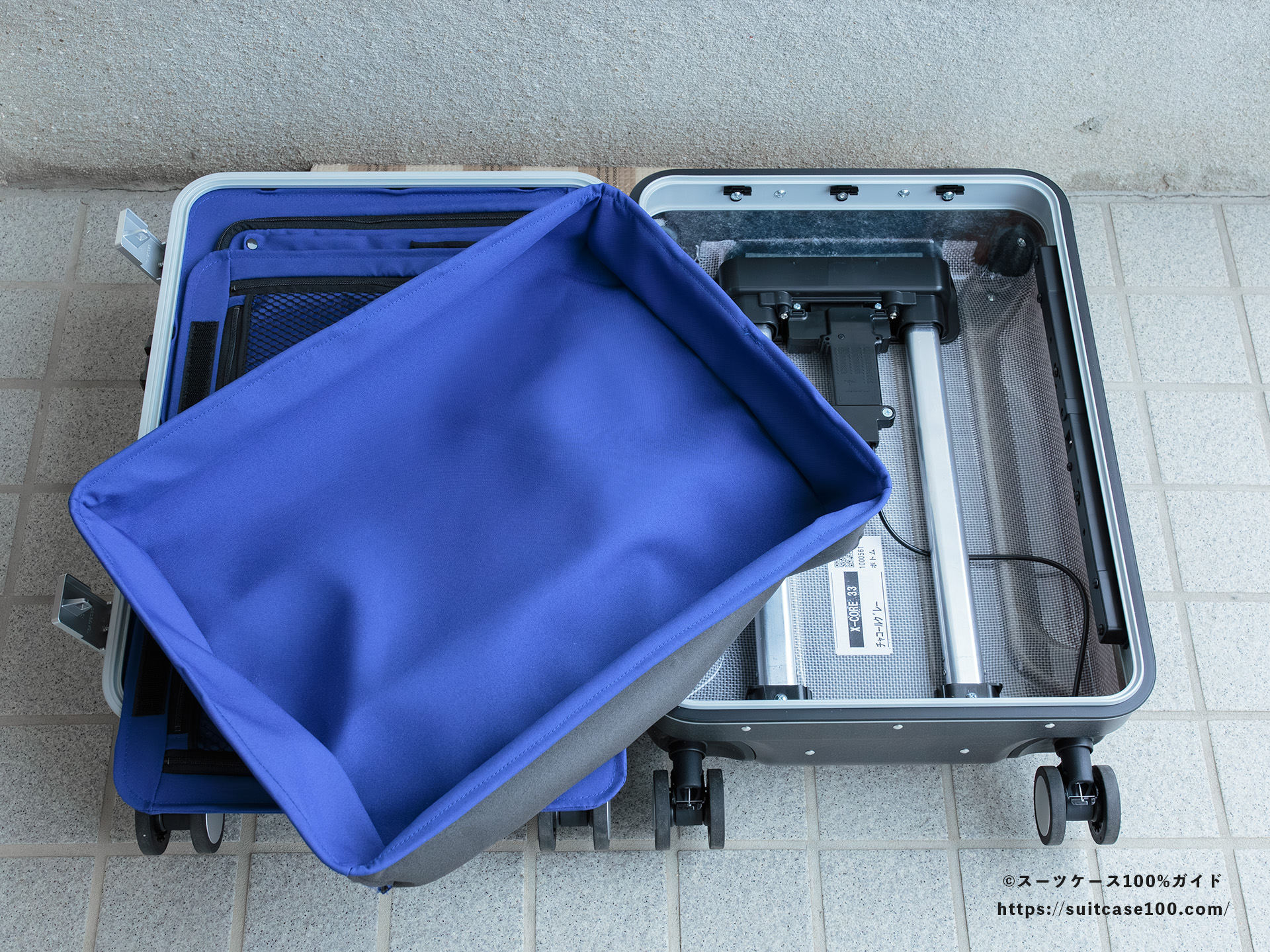 SHOEI スーツケース X-CORE 内部レビュー 右側内装を取り外した図