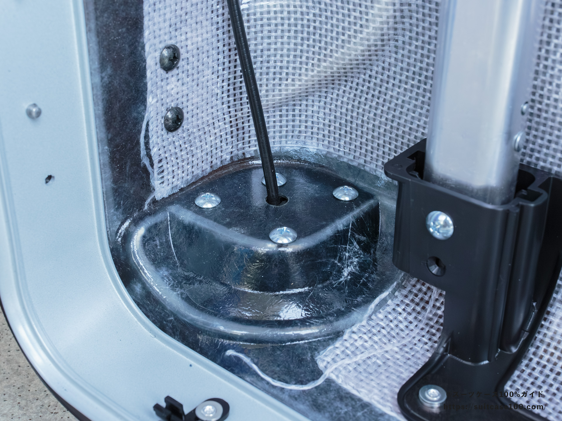 SHOEI スーツケース X-CORE 内部レビュー キャスター固定部