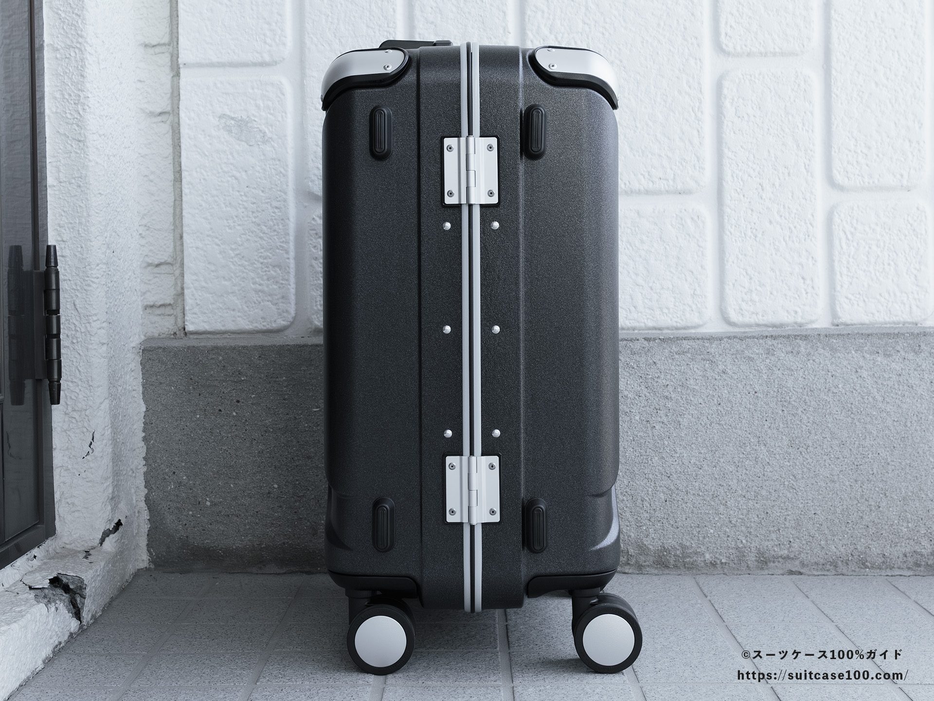 SHOEI スーツケース X-CORE 外観レビュー 側面底鋲側