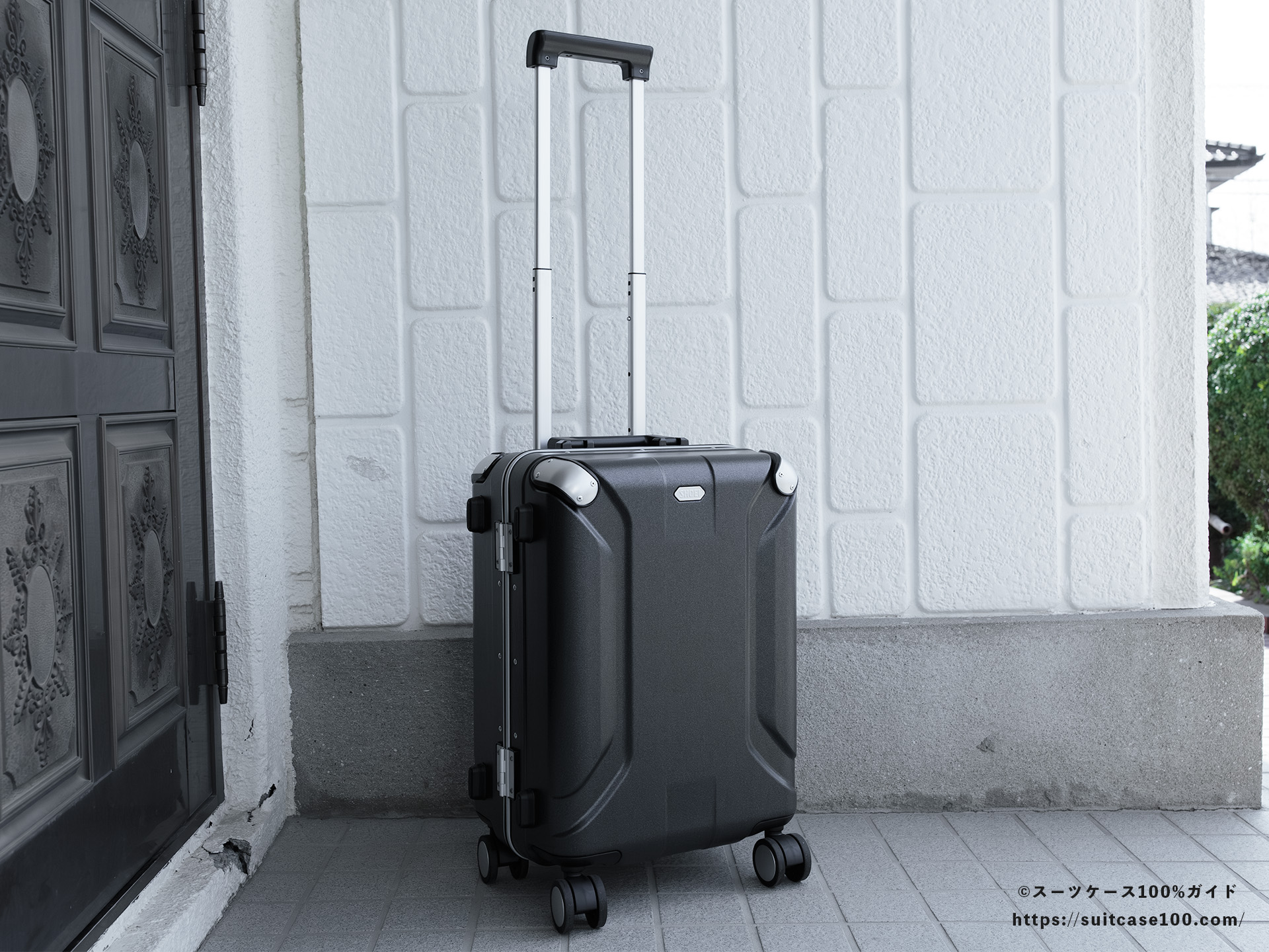SHOEI スーツケース X-CORE 外観レビュー キャリーハンドルを伸ばした全体図