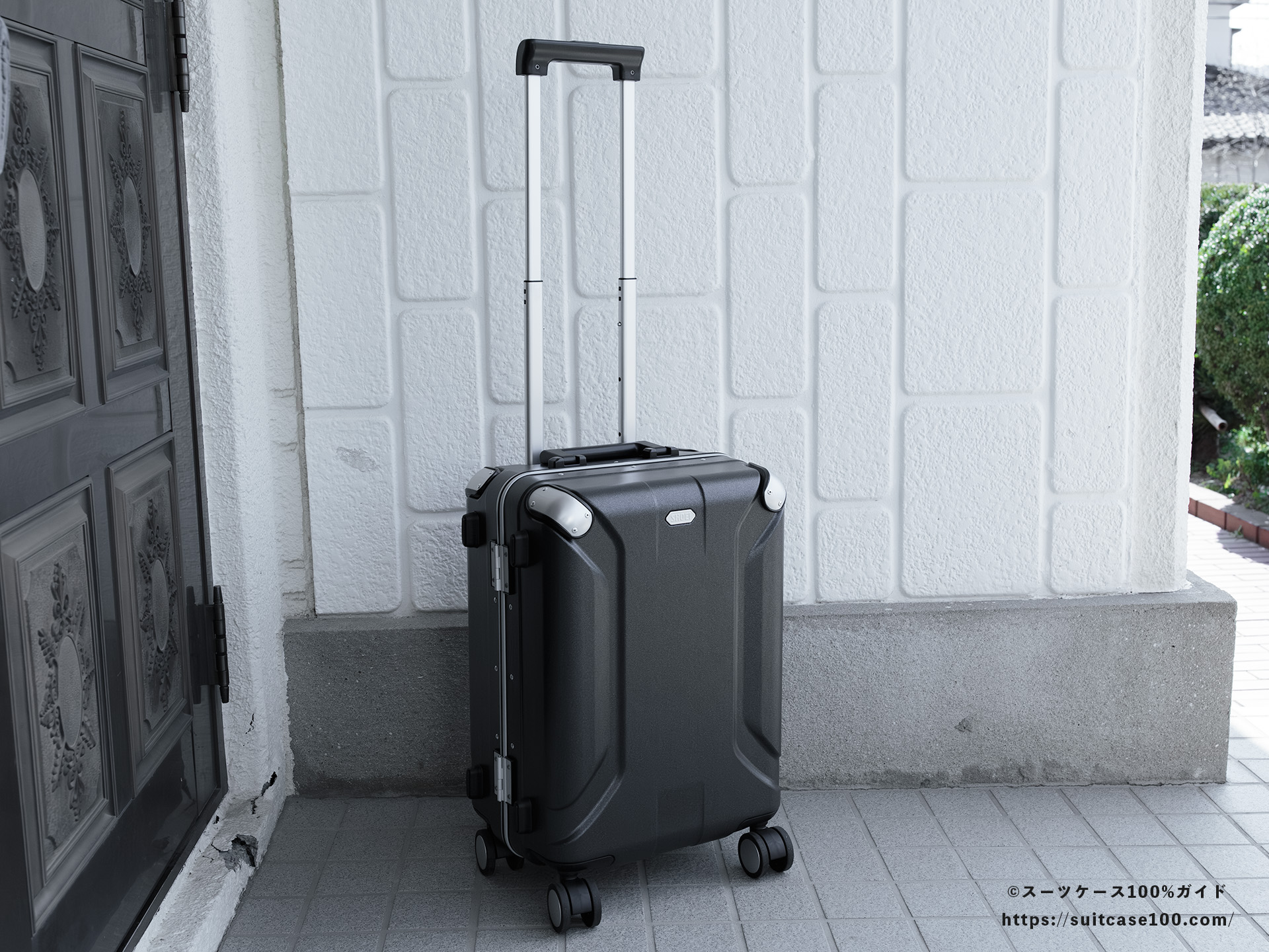 SHOEI スーツケース X-CORE 外観レビュー キャリーハンドルを伸ばした全体図