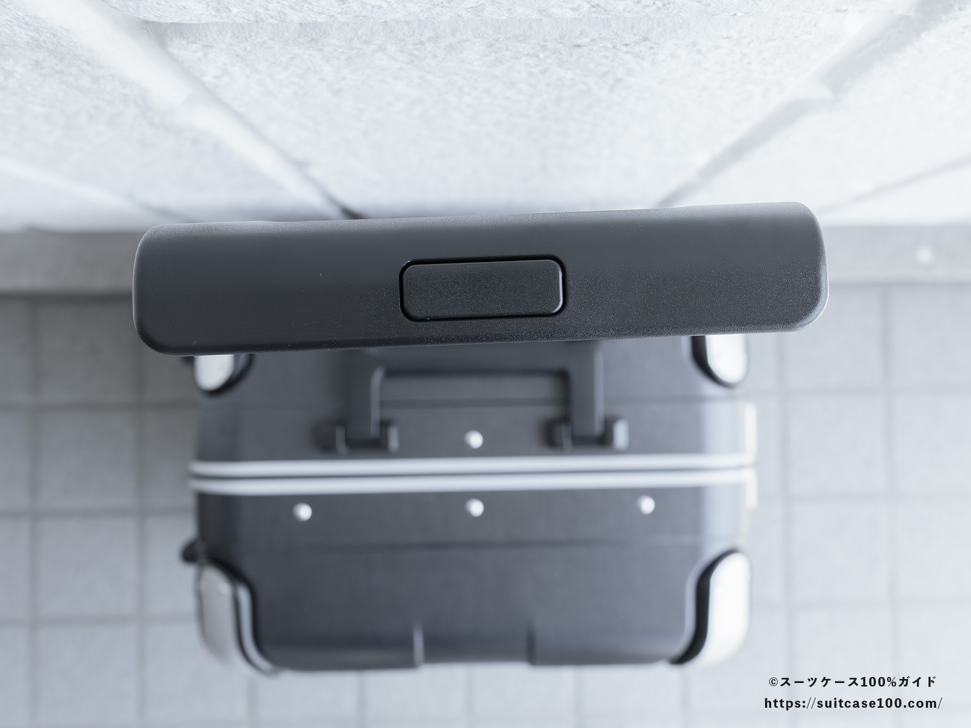 SHOEI スーツケース X-CORE レビュー キャリーハンドルが斜めに傾いている